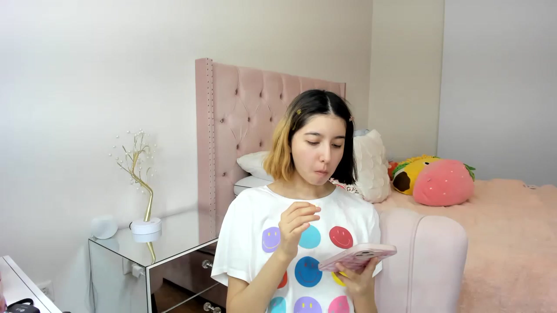 Gallery image thumbnail from Cherrycute666's myfreecams stream on, 11/17/2022, 05:43 image 12 of 20
