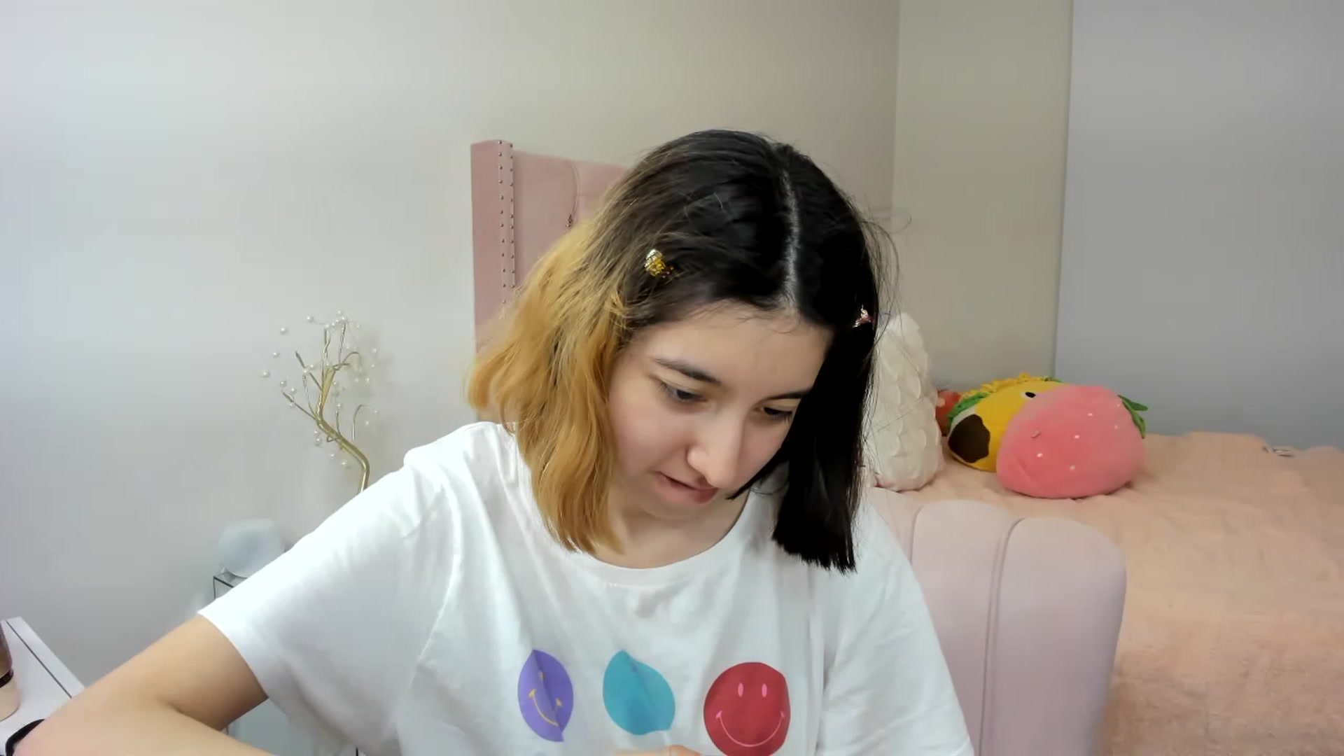 Gallery image thumbnail from Cherrycute666's myfreecams stream on, 11/17/2022, 05:43 image 18 of 20