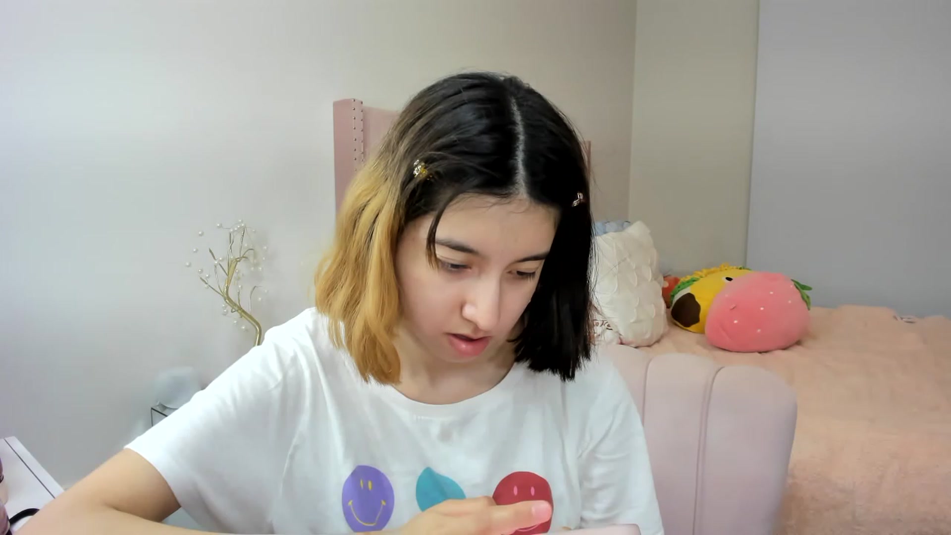 Gallery image thumbnail from Cherrycute666's myfreecams stream on, 11/17/2022, 05:43 image 17 of 20