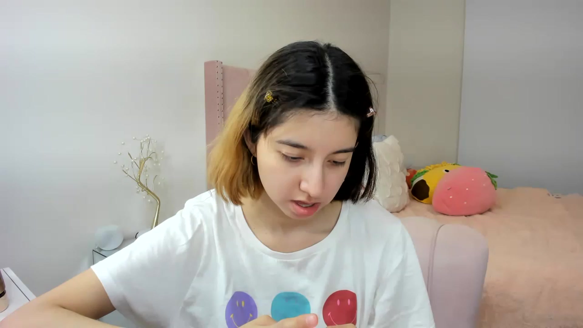 Gallery image thumbnail from Cherrycute666's myfreecams stream on, 11/17/2022, 05:43 image 19 of 20