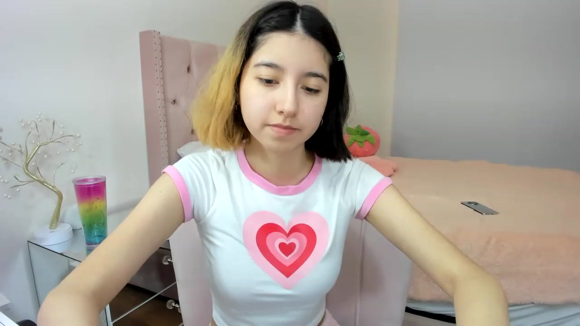Gallery image thumbnail from Cherrycute666's myfreecams stream on, 11/17/2022, 23:52 image 18 of 20