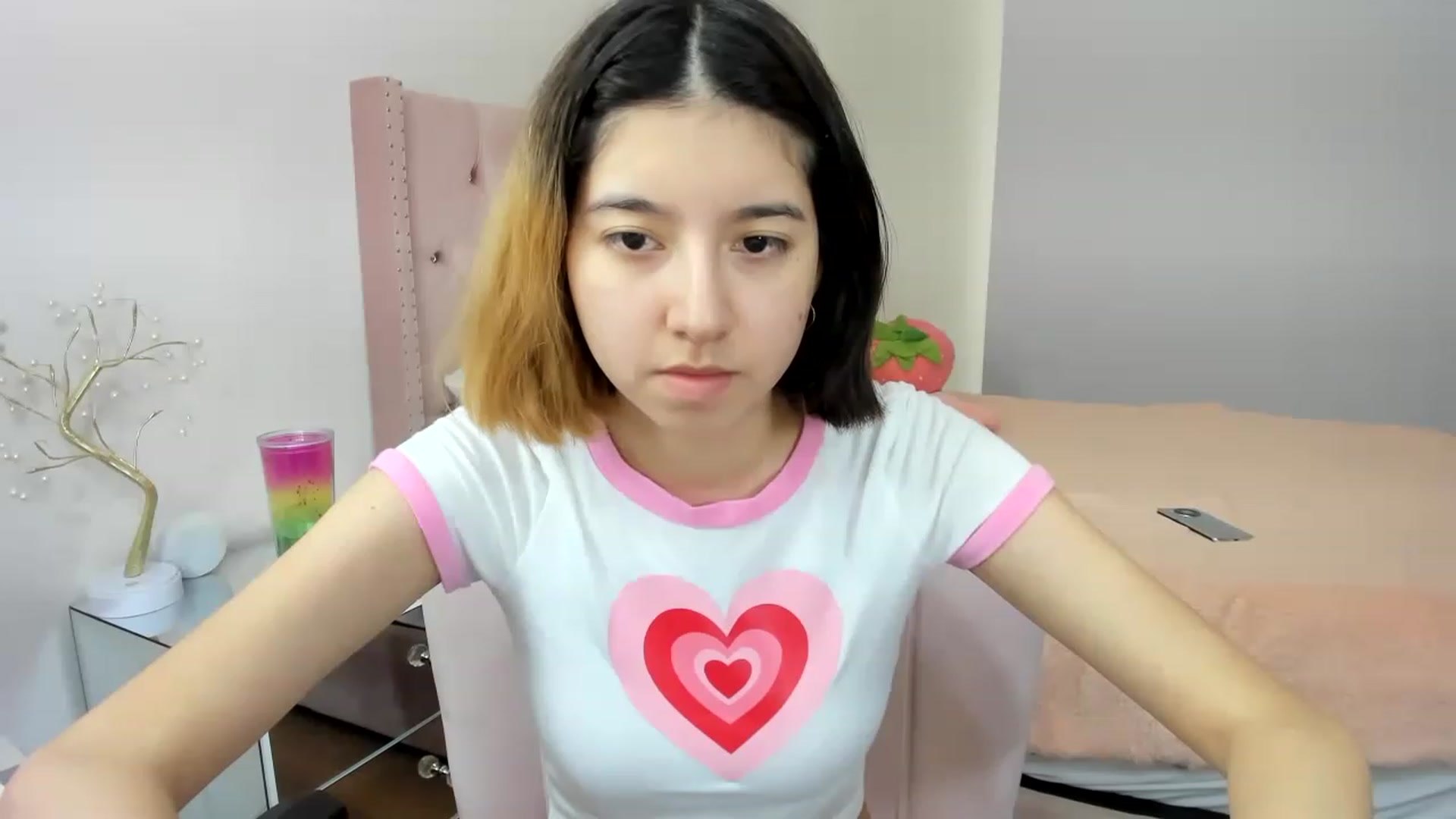 Gallery image thumbnail from Cherrycute666's myfreecams stream on, 11/17/2022, 23:52 image 10 of 20