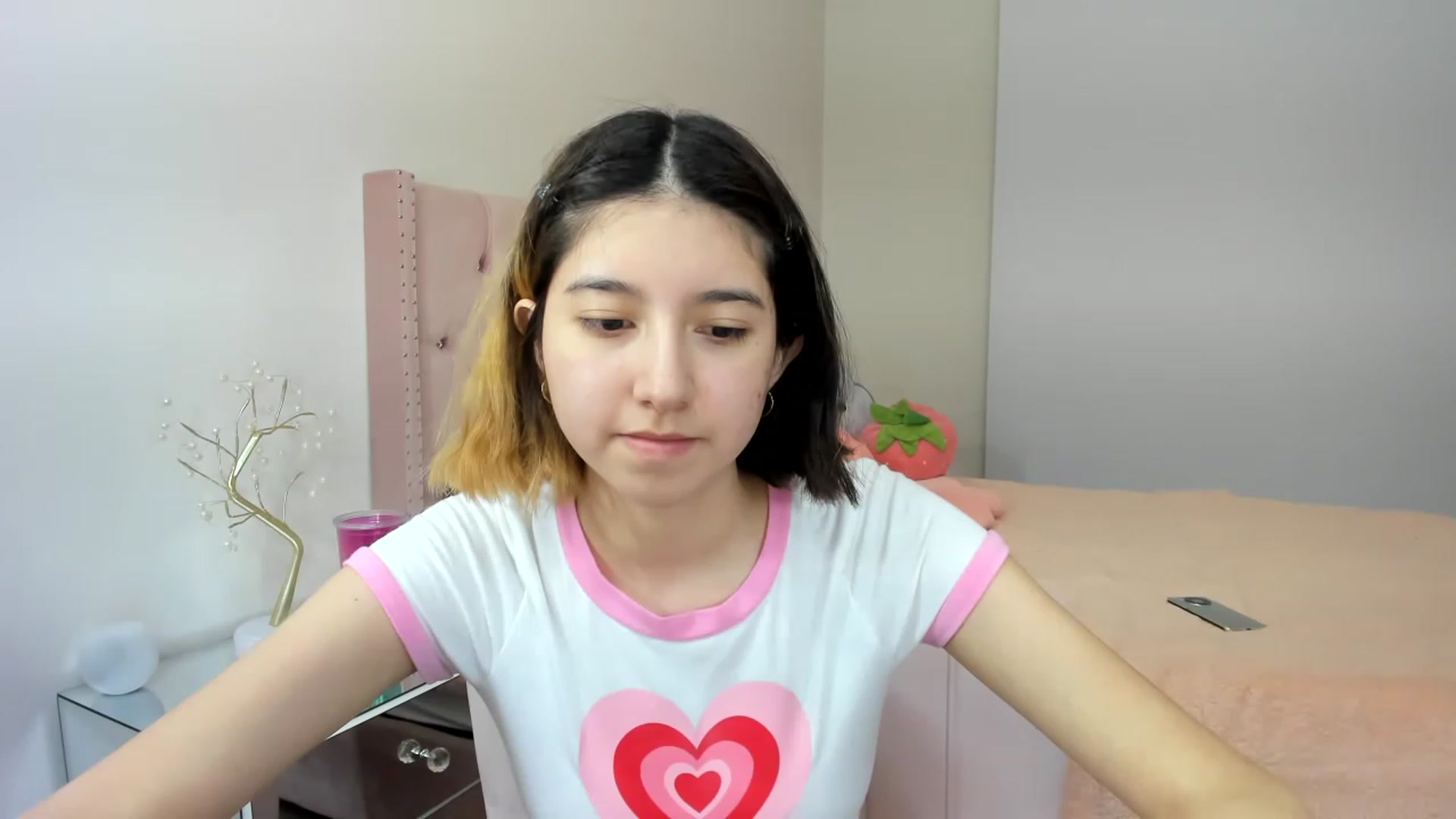 Gallery image thumbnail from Cherrycute666's myfreecams stream on, 11/18/2022, 02:25 image 1 of 20