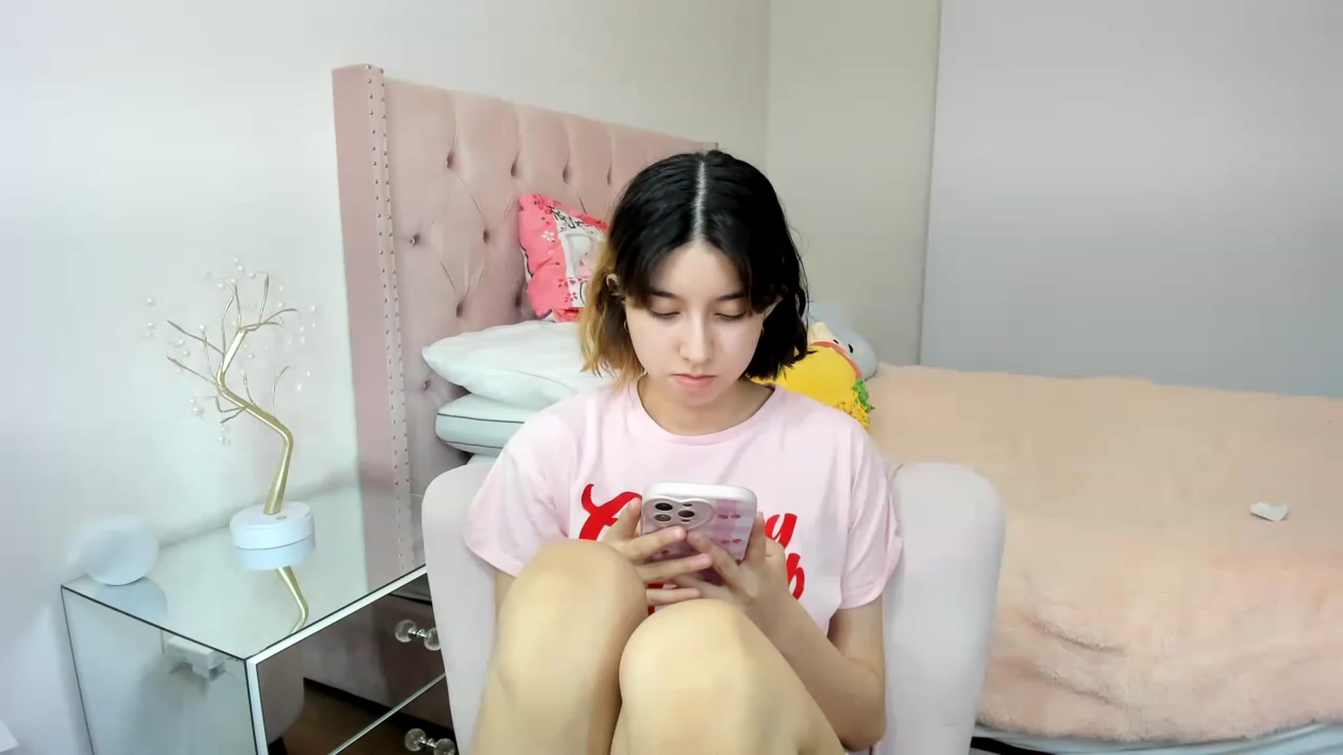 Gallery image thumbnail from Cherrycute666's myfreecams stream on, 11/18/2022, 05:37 image 15 of 20