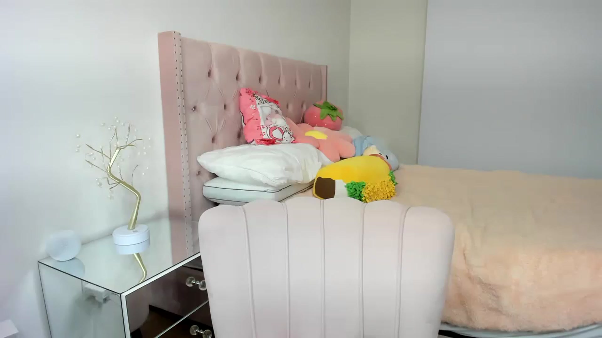 Gallery image thumbnail from Cherrycute666's myfreecams stream on, 11/18/2022, 08:01 image 8 of 20