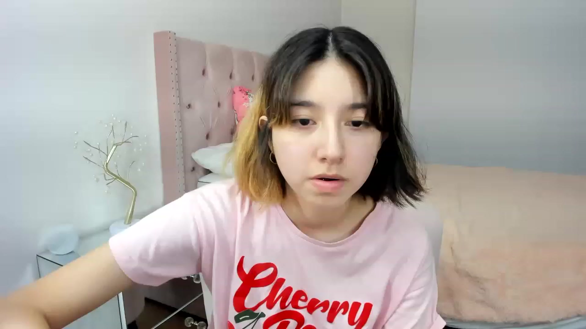 Gallery image thumbnail from Cherrycute666's myfreecams stream on, 11/18/2022, 08:01 image 4 of 20