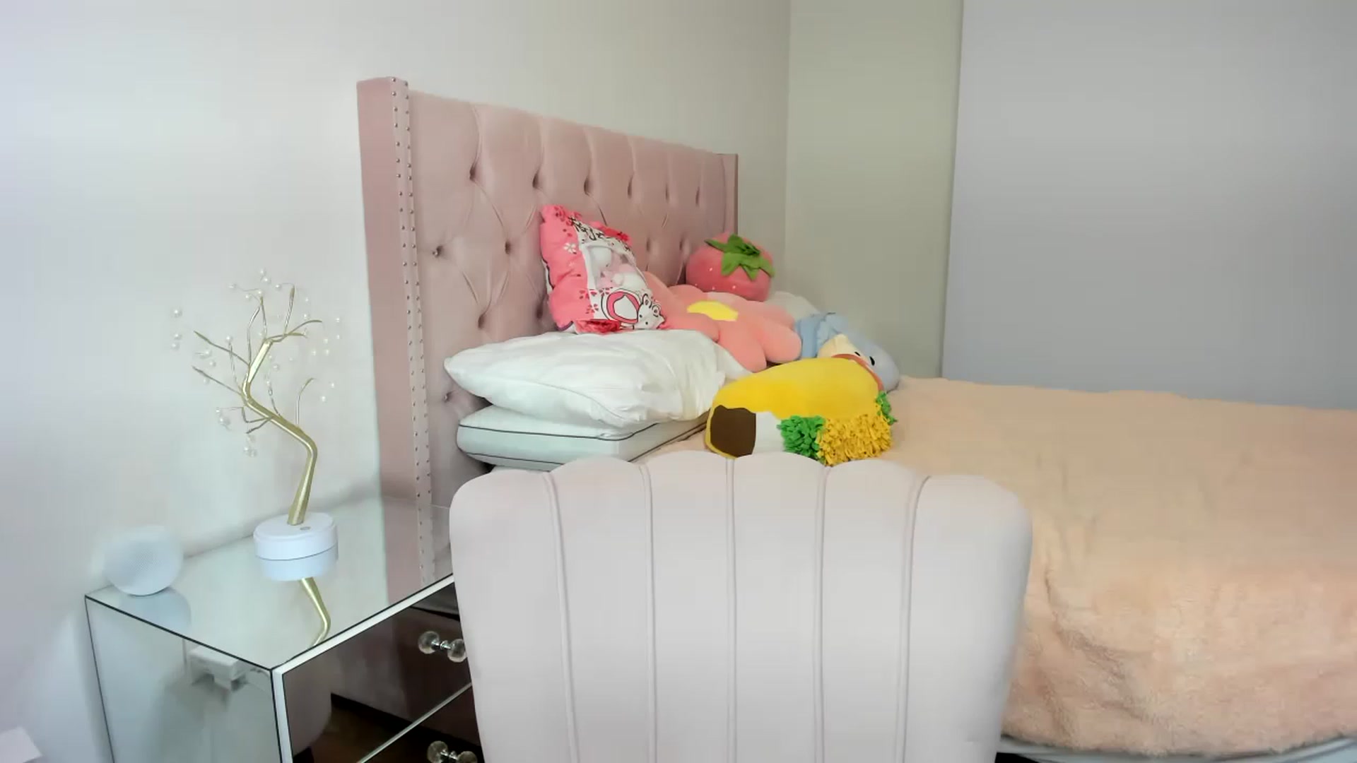 Gallery image thumbnail from Cherrycute666's myfreecams stream on, 11/18/2022, 08:01 image 2 of 20