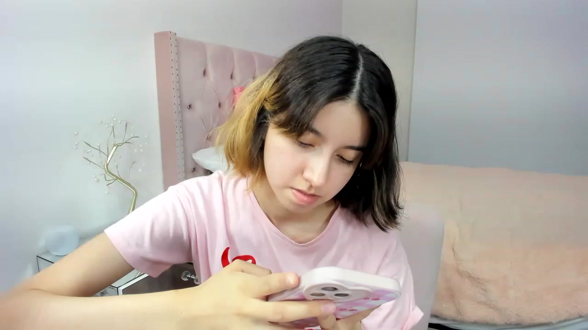 Gallery image thumbnail from Cherrycute666's myfreecams stream on, 11/18/2022, 08:01 image 5 of 20