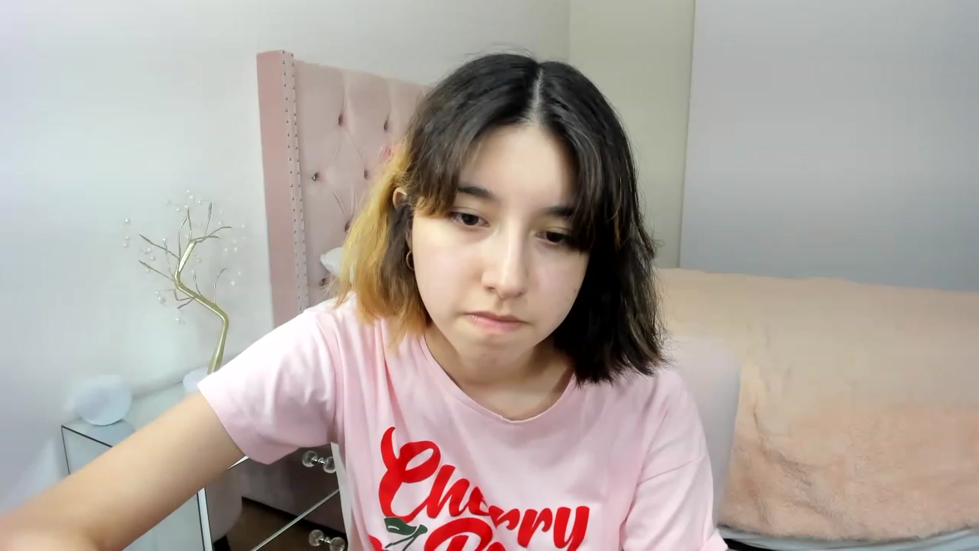 Gallery image thumbnail from Cherrycute666's myfreecams stream on, 11/18/2022, 08:01 image 6 of 20