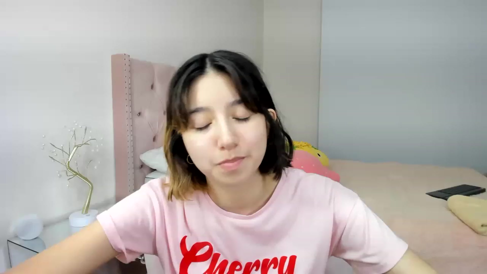 Gallery image thumbnail from Cherrycute666's myfreecams stream on, 11/18/2022, 11:03 image 2 of 20