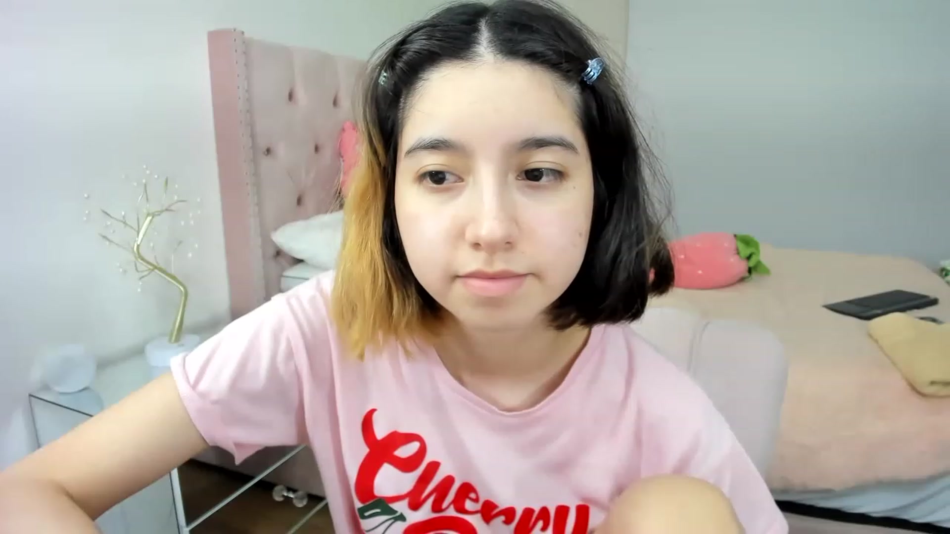 Gallery image thumbnail from Cherrycute666's myfreecams stream on, 11/18/2022, 12:37 image 18 of 20