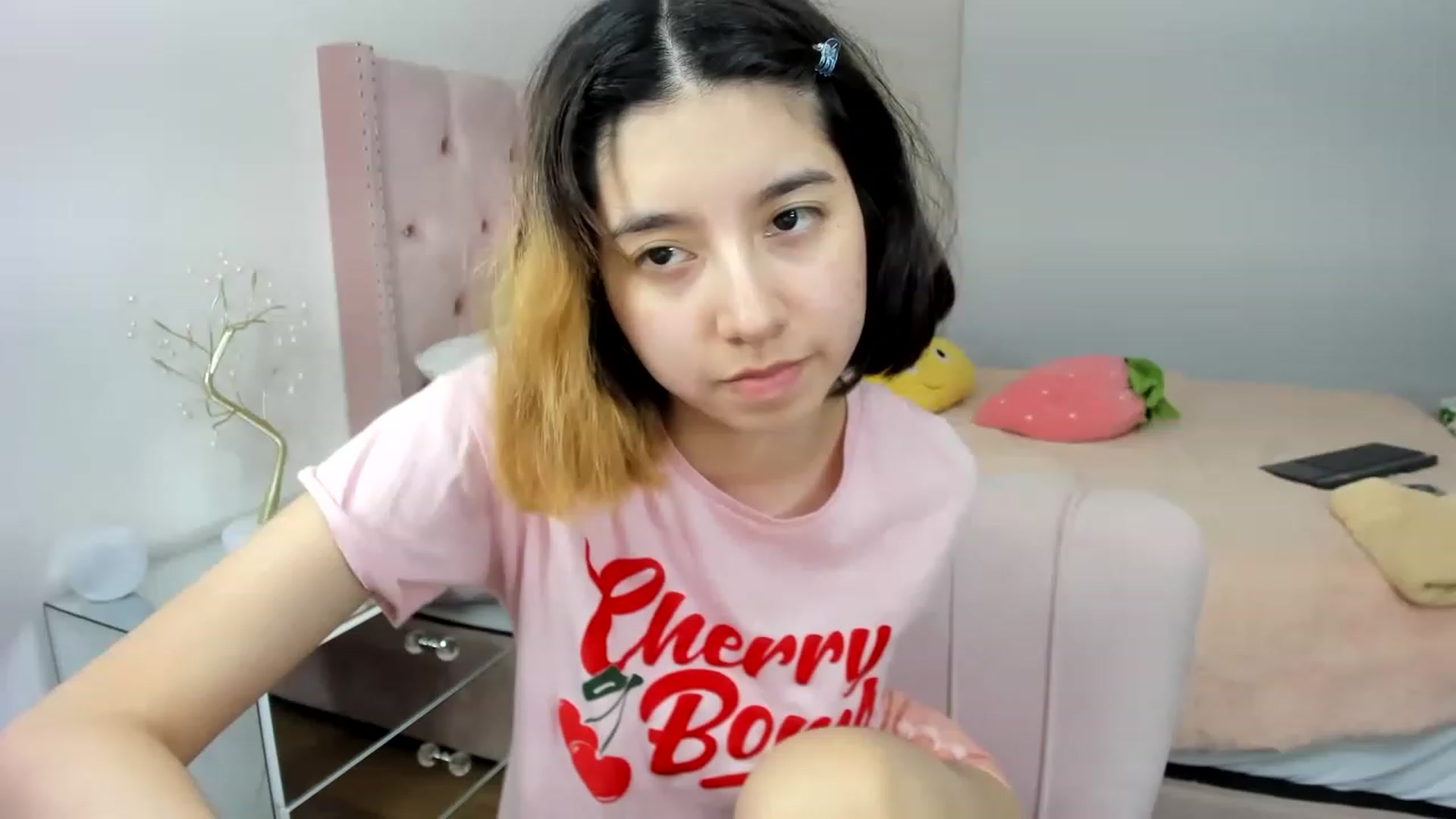 Gallery image thumbnail from Cherrycute666's myfreecams stream on, 11/18/2022, 12:37 image 7 of 20