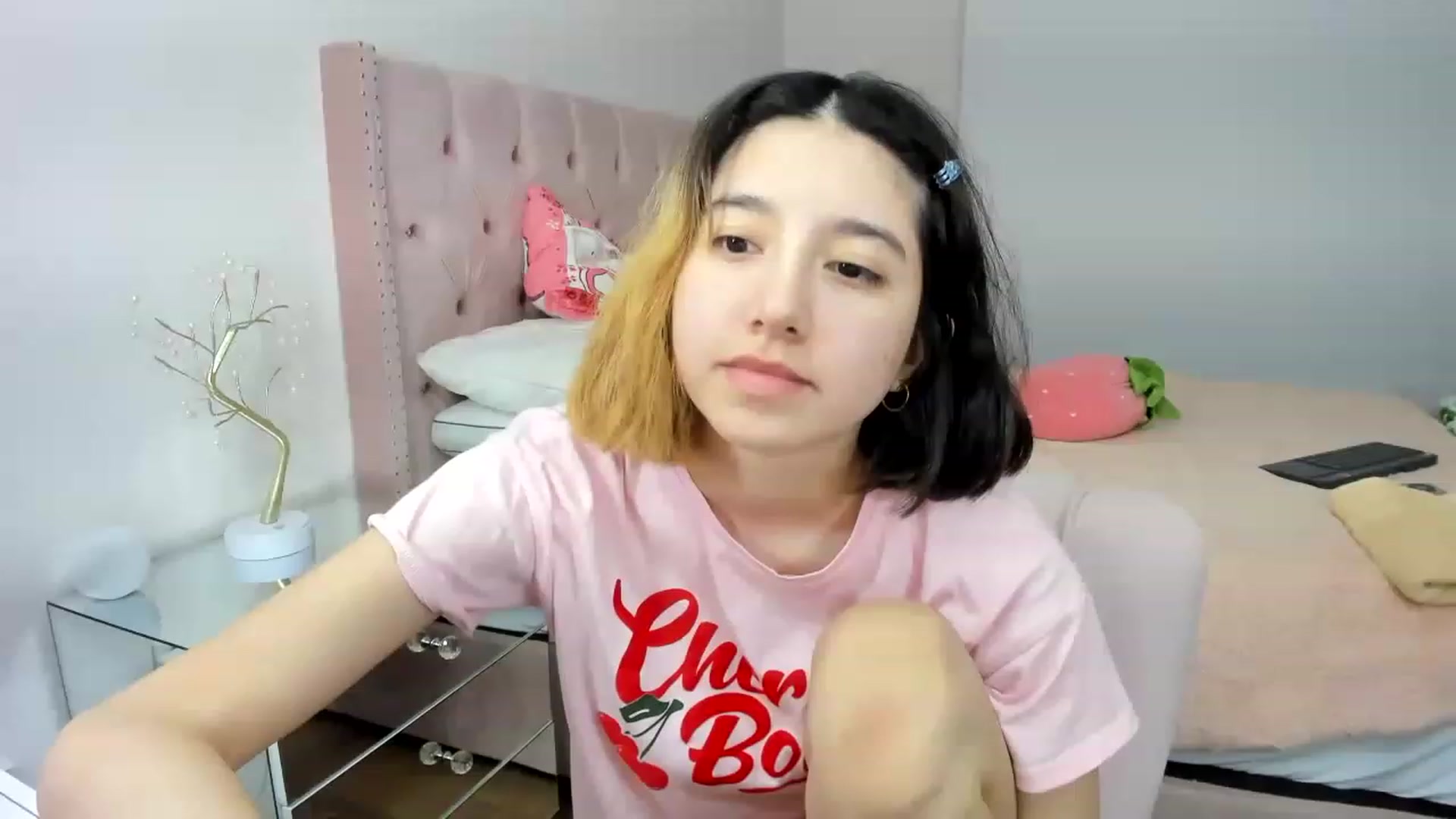 Gallery image thumbnail from Cherrycute666's myfreecams stream on, 11/18/2022, 12:37 image 6 of 20