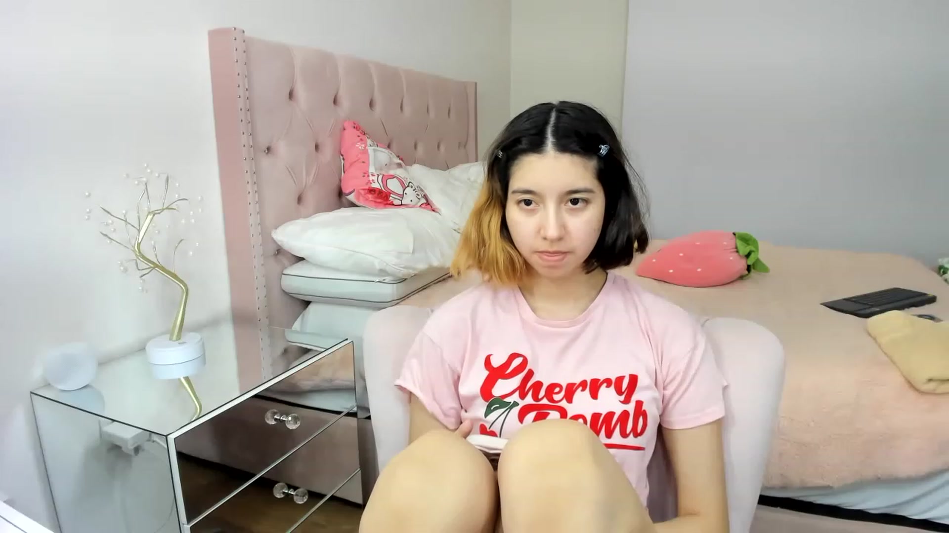 Gallery image thumbnail from Cherrycute666's myfreecams stream on, 11/18/2022, 12:37 image 11 of 20