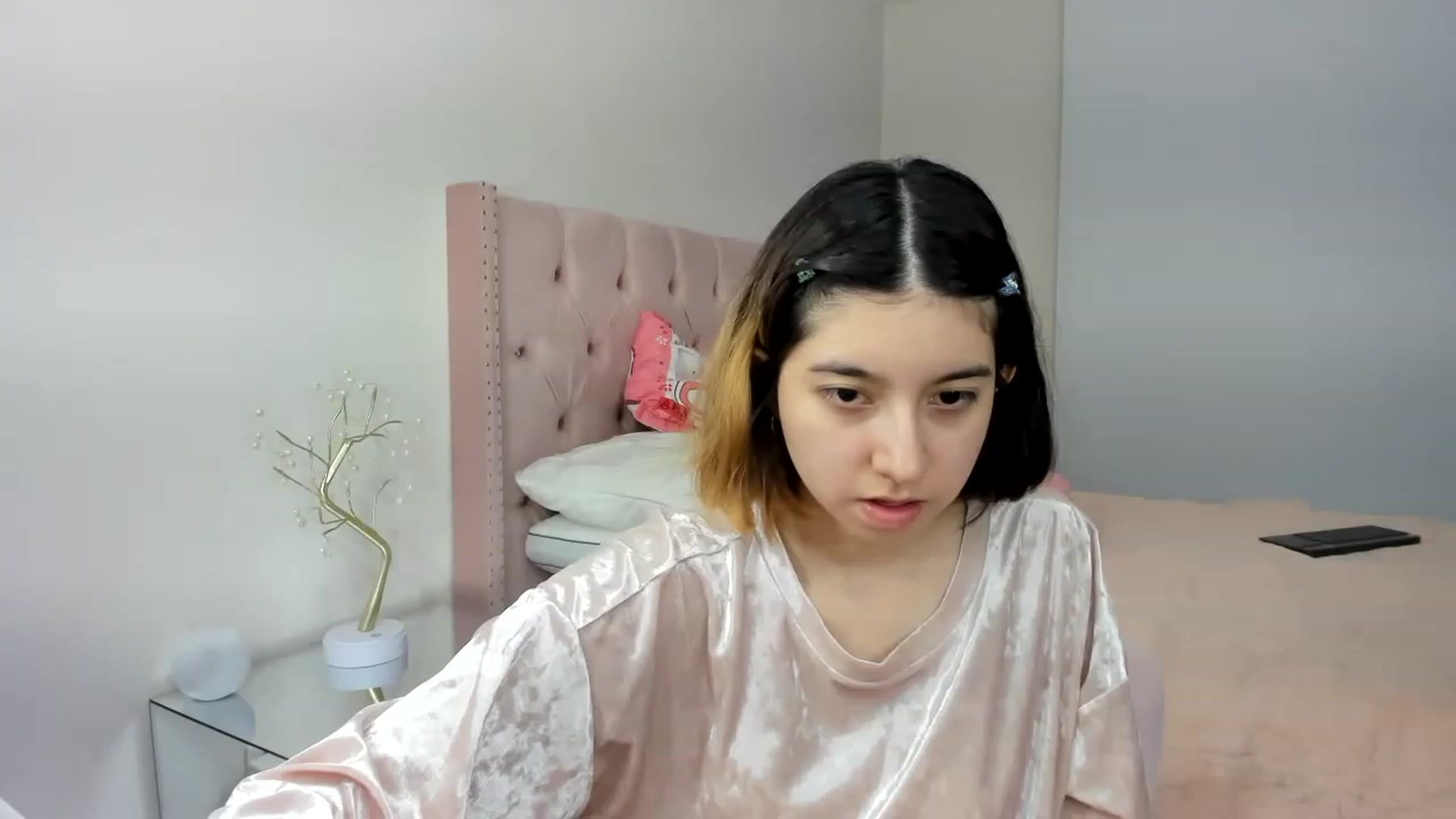 Gallery image thumbnail from Cherrycute666's myfreecams stream on, 11/19/2022, 24:22 image 13 of 20