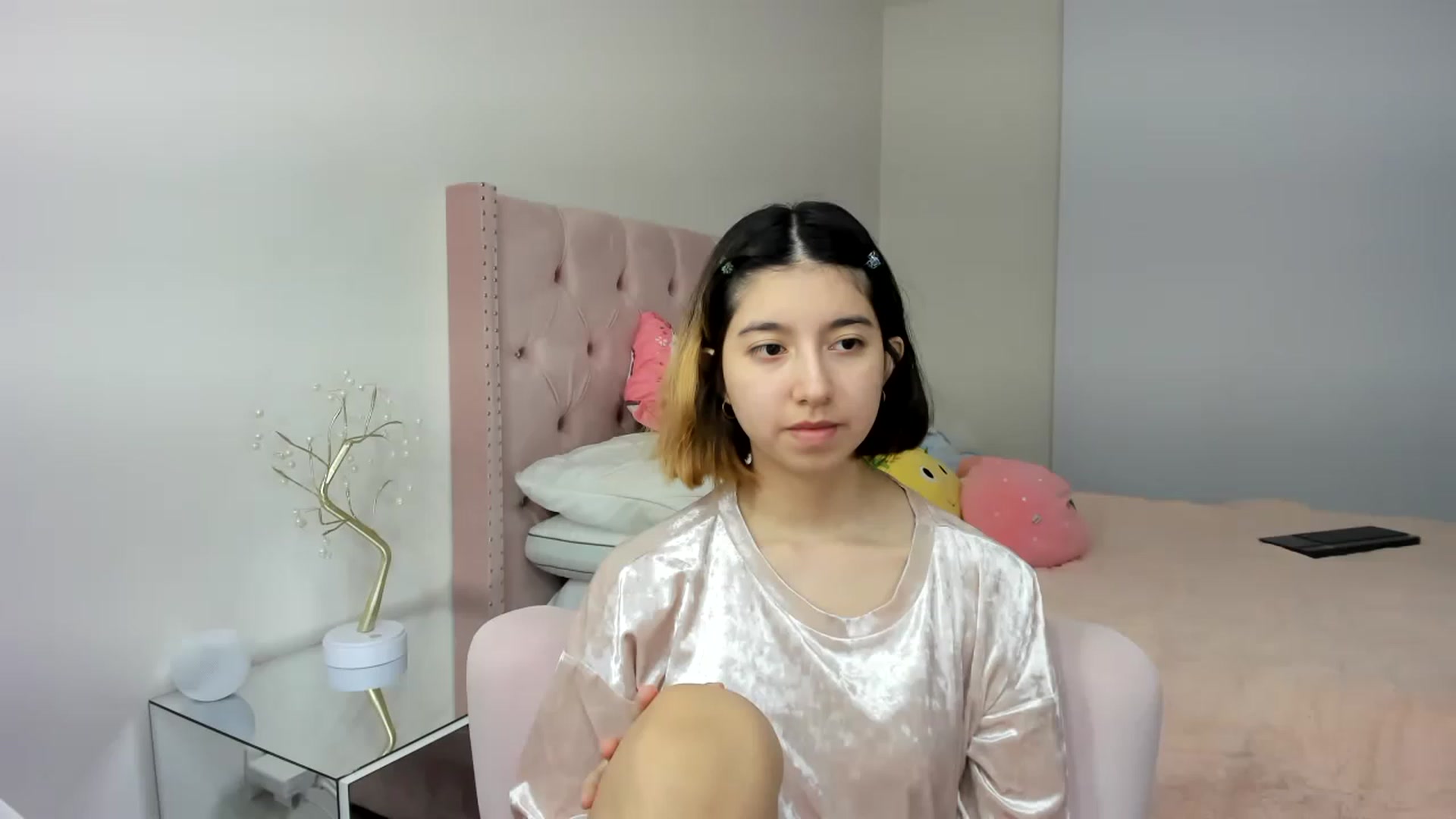 Gallery image thumbnail from Cherrycute666's myfreecams stream on, 11/19/2022, 24:22 image 16 of 20