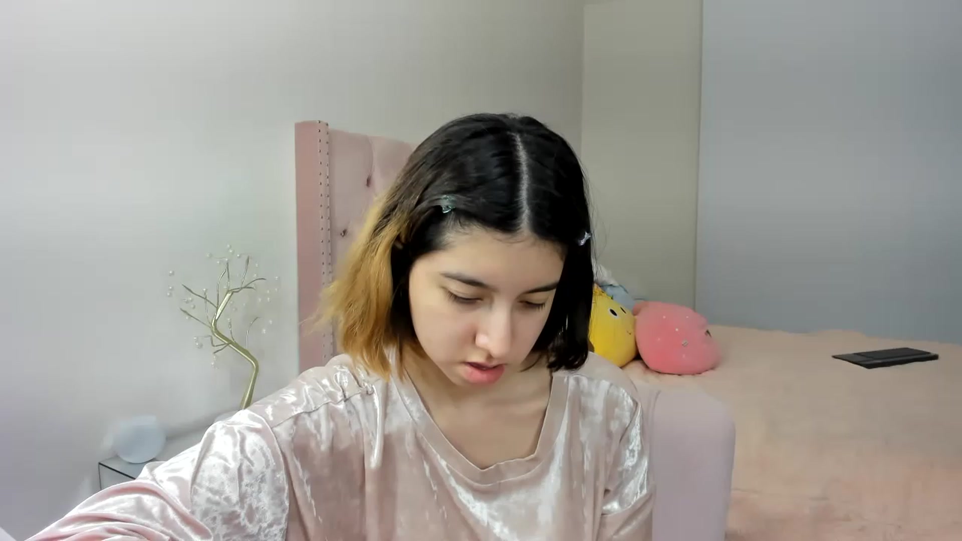 Gallery image thumbnail from Cherrycute666's myfreecams stream on, 11/19/2022, 24:22 image 10 of 20