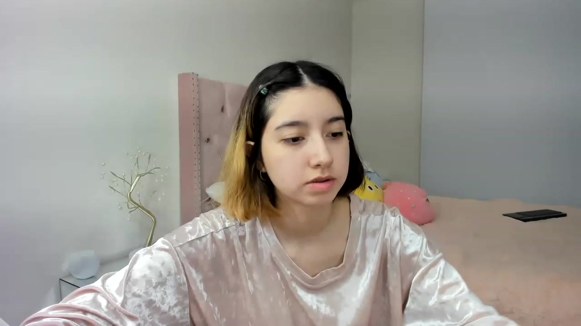 Gallery image thumbnail from Cherrycute666's myfreecams stream on, 11/19/2022, 24:22 image 9 of 20