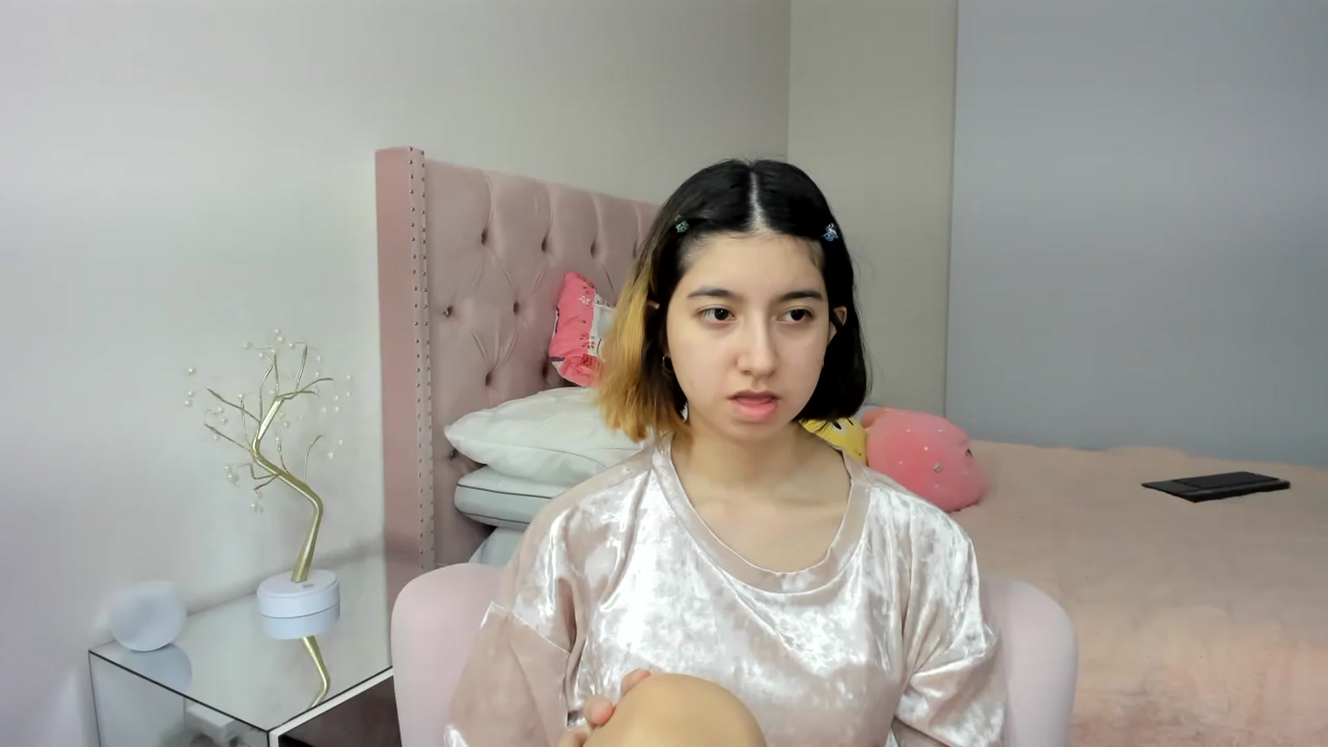 Gallery image thumbnail from Cherrycute666's myfreecams stream on, 11/19/2022, 24:22 image 18 of 20
