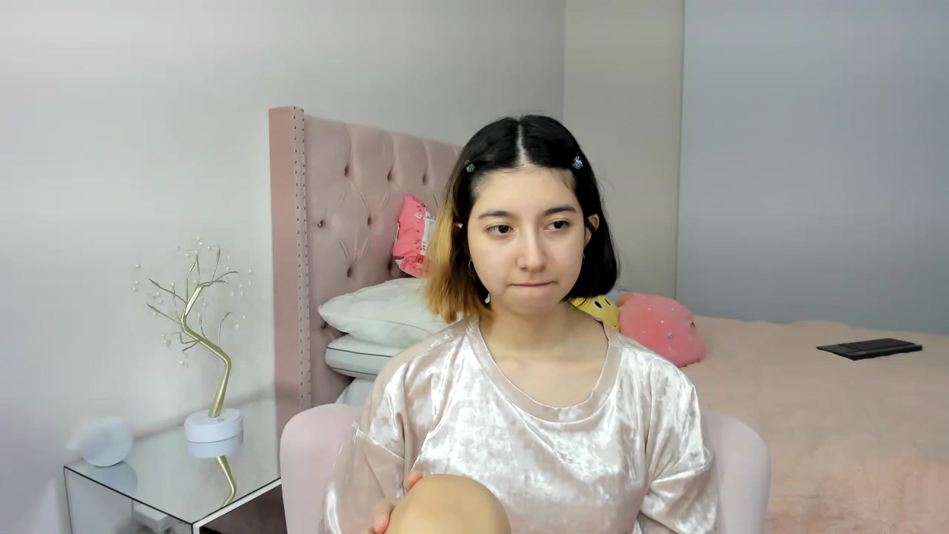 Gallery image thumbnail from Cherrycute666's myfreecams stream on, 11/19/2022, 24:22 image 17 of 20