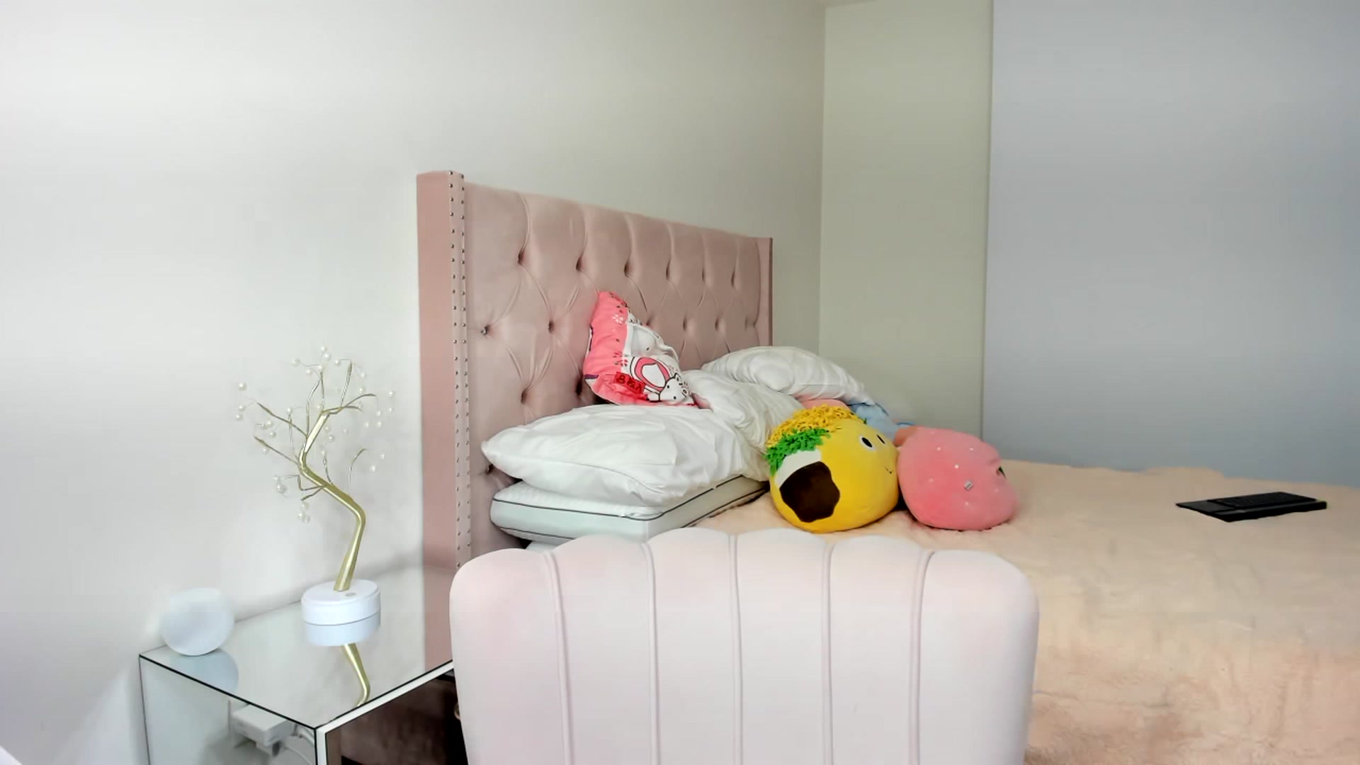 Gallery image thumbnail from Cherrycute666's myfreecams stream on, 11/19/2022, 24:22 image 6 of 20