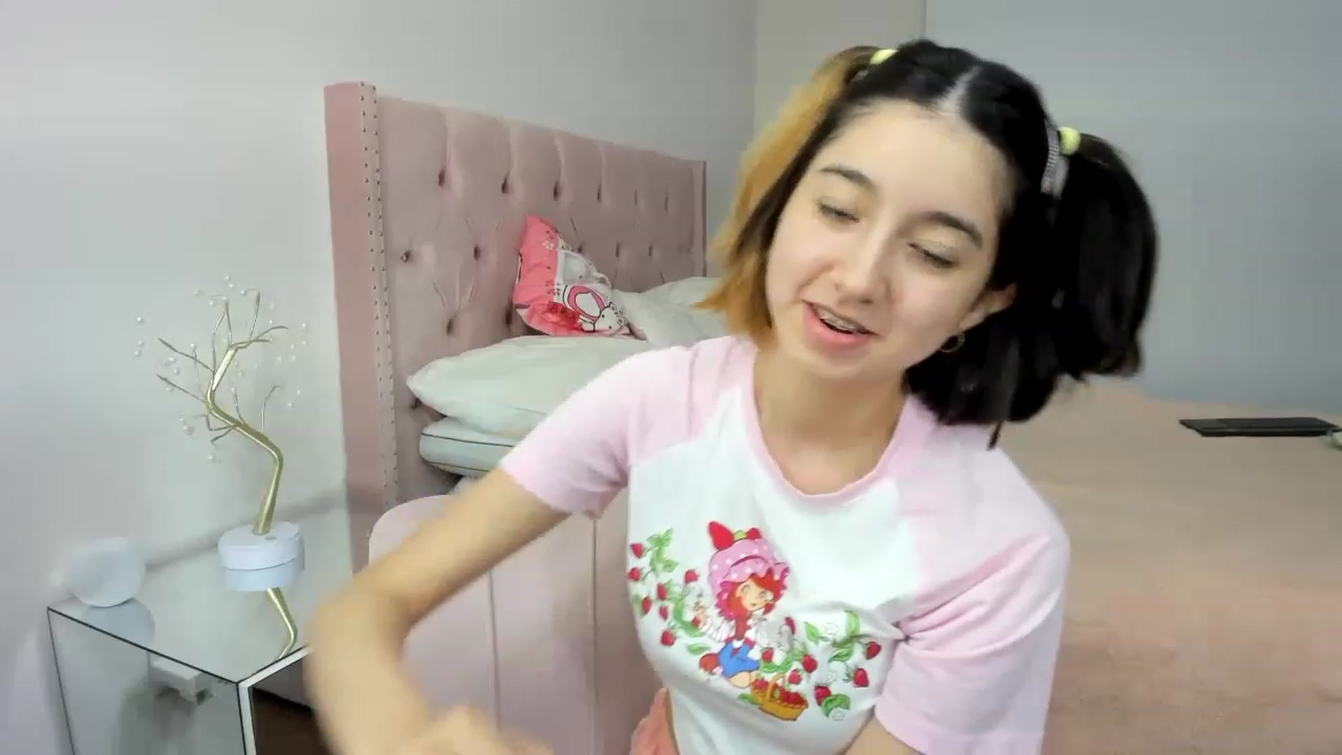 Gallery image thumbnail from Cherrycute666's myfreecams stream on, 11/19/2022, 03:30 image 15 of 20