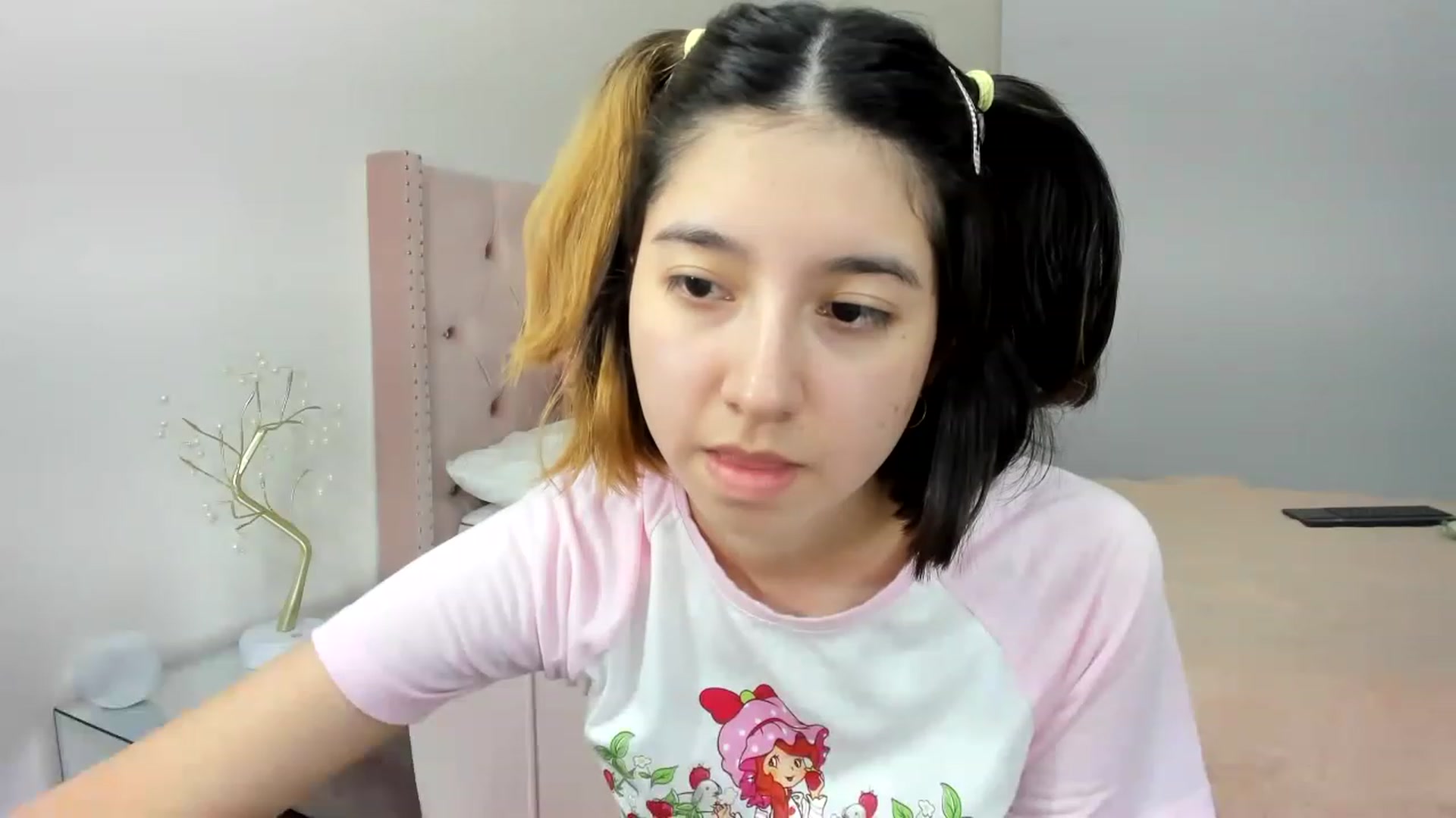 Gallery image thumbnail from Cherrycute666's myfreecams stream on, 11/19/2022, 03:30 image 18 of 20
