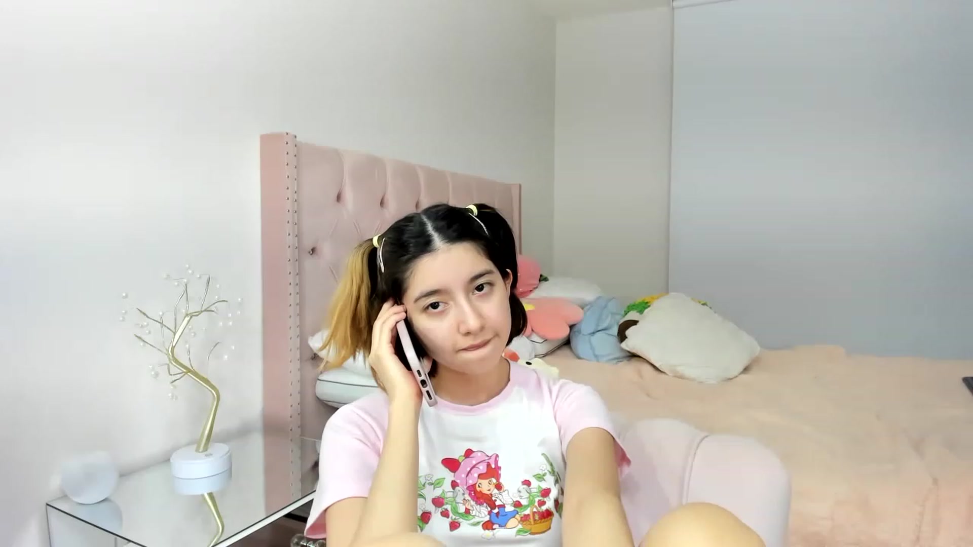 Gallery image thumbnail from Cherrycute666's myfreecams stream on, 11/19/2022, 06:00 image 14 of 20