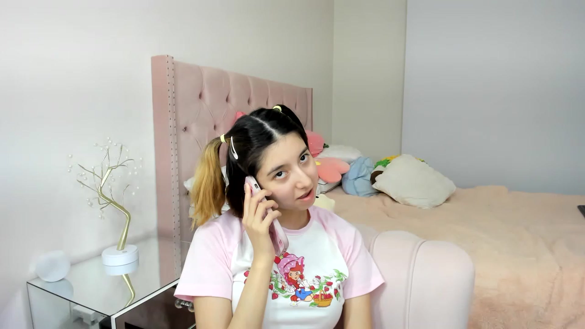 Gallery image thumbnail from Cherrycute666's myfreecams stream on, 11/19/2022, 06:00 image 16 of 20