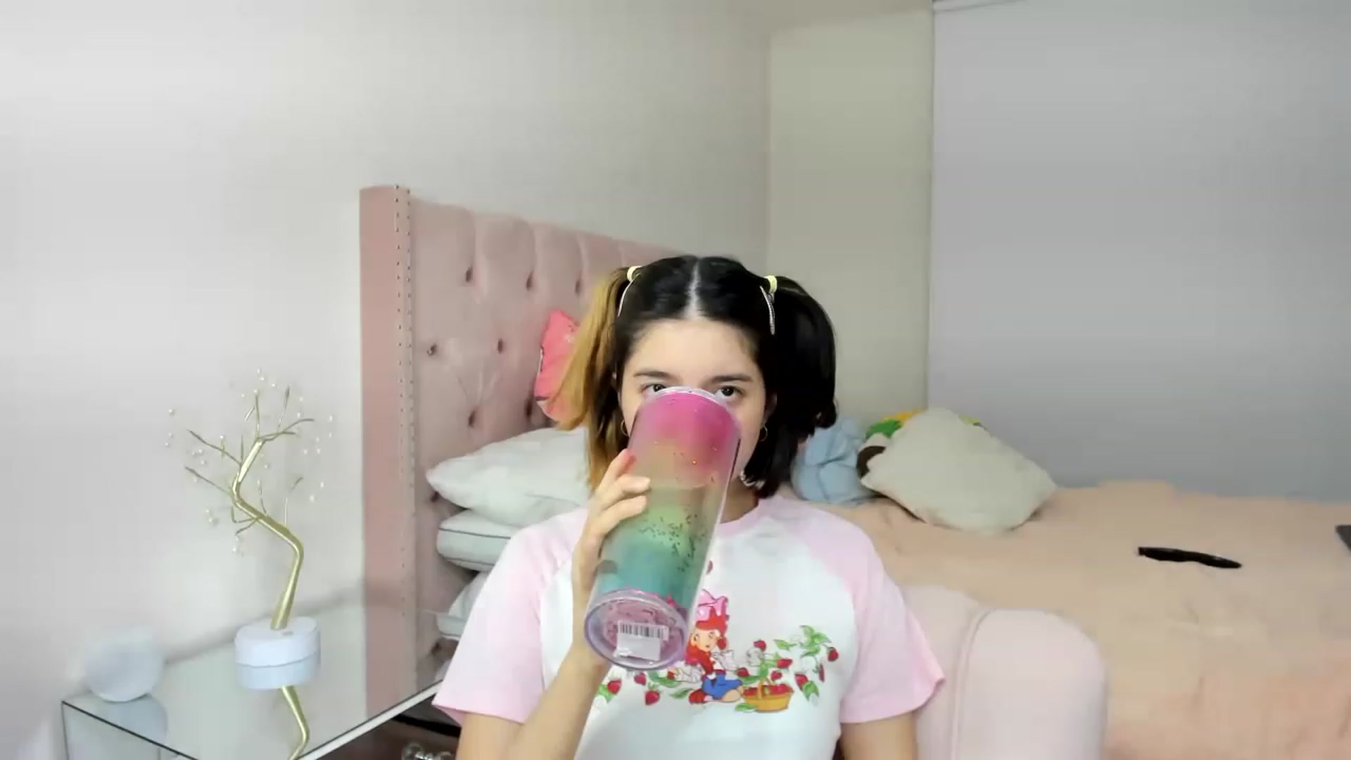 Gallery image thumbnail from Cherrycute666's myfreecams stream on, 11/19/2022, 06:00 image 12 of 20