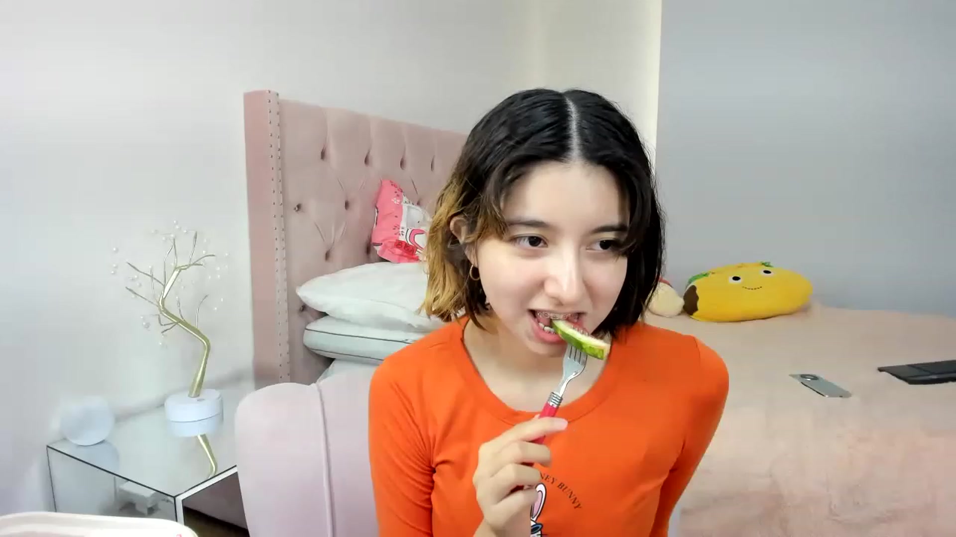 Gallery image thumbnail from Cherrycute666's myfreecams stream on, 11/19/2022, 15:09 image 7 of 20