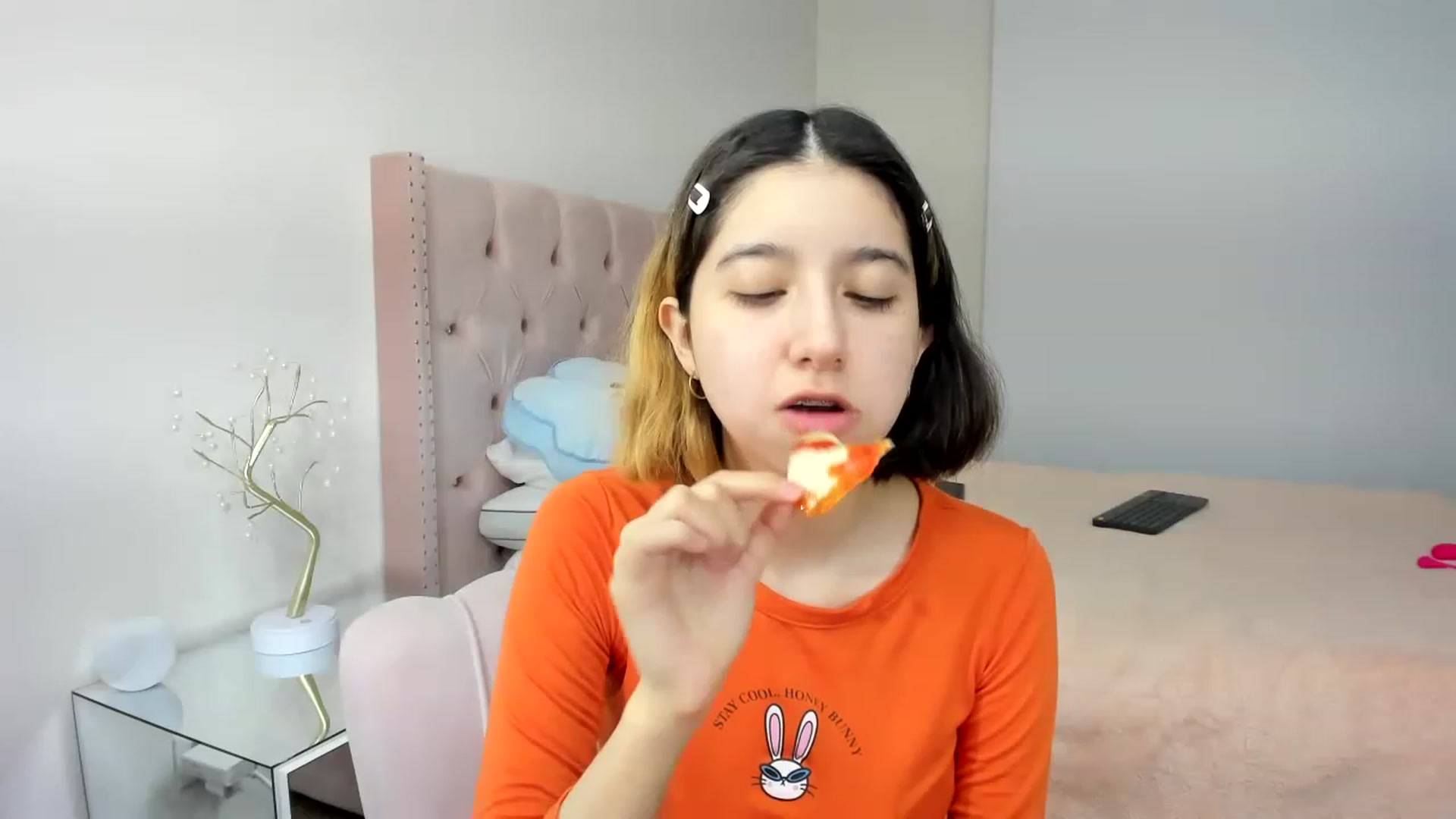 Gallery image thumbnail from Cherrycute666's myfreecams stream on, 11/20/2022, 01:15 image 17 of 20