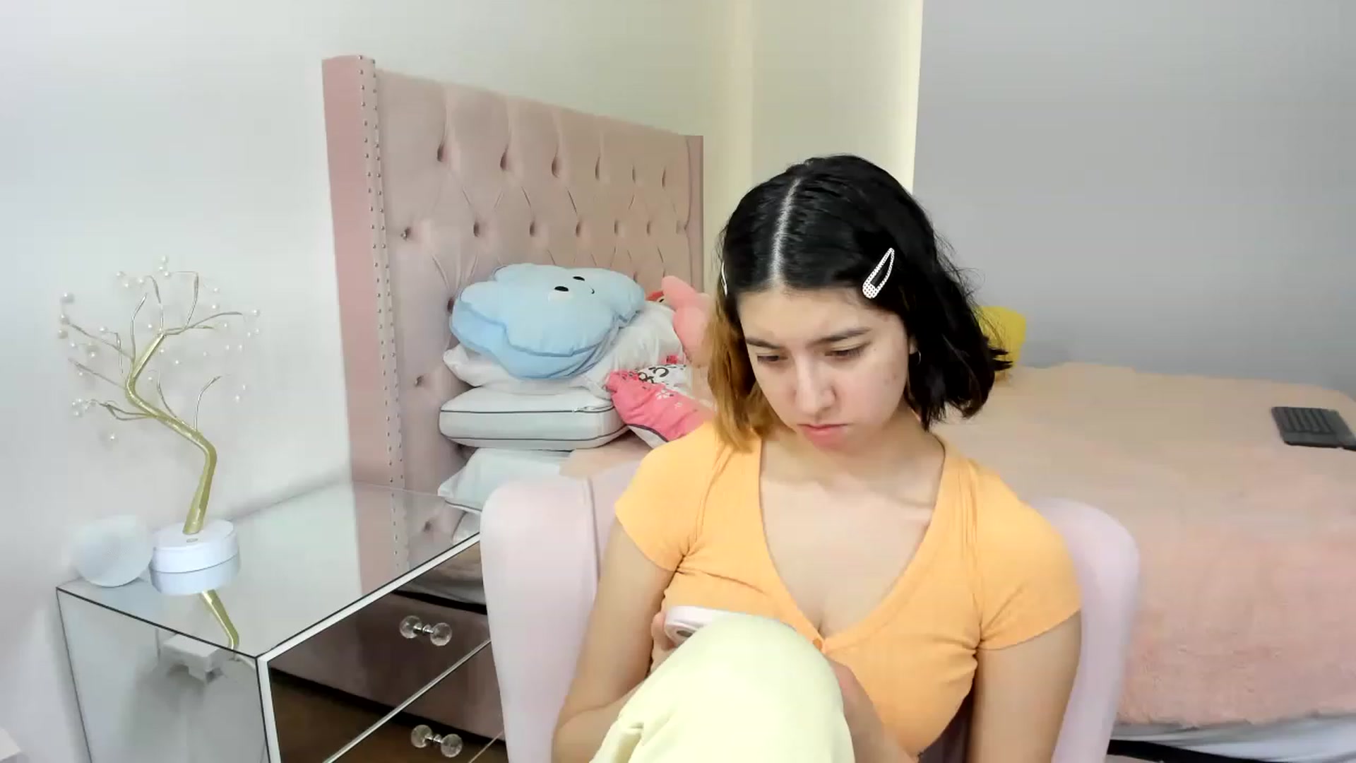 Gallery image thumbnail from Cherrycute666's myfreecams stream on, 11/20/2022, 15:33 image 9 of 20