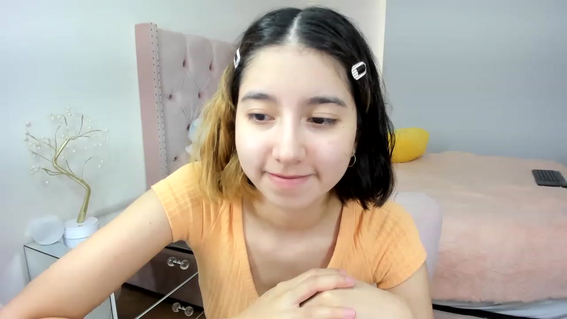 Gallery image thumbnail from Cherrycute666's myfreecams stream on, 11/20/2022, 15:33 image 7 of 20