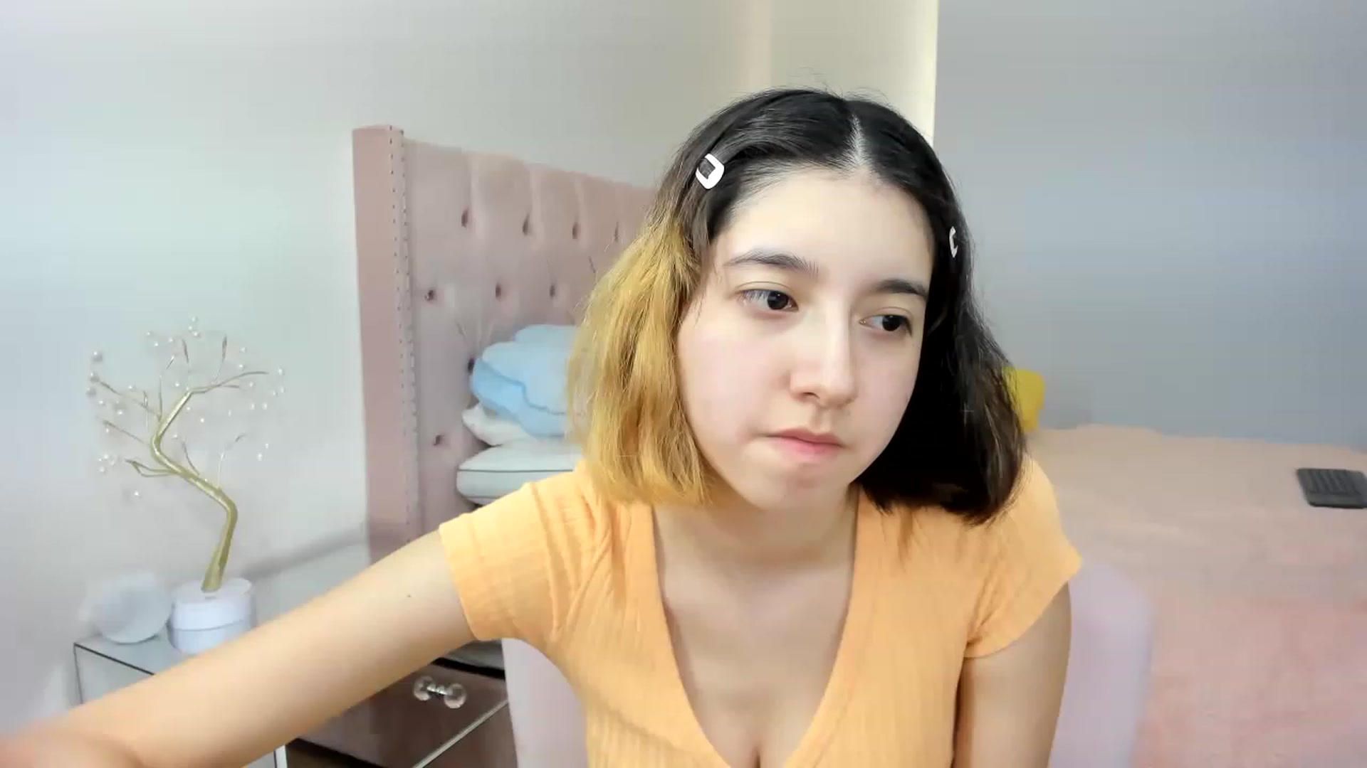 Gallery image thumbnail from Cherrycute666's myfreecams stream on, 11/20/2022, 15:33 image 18 of 20