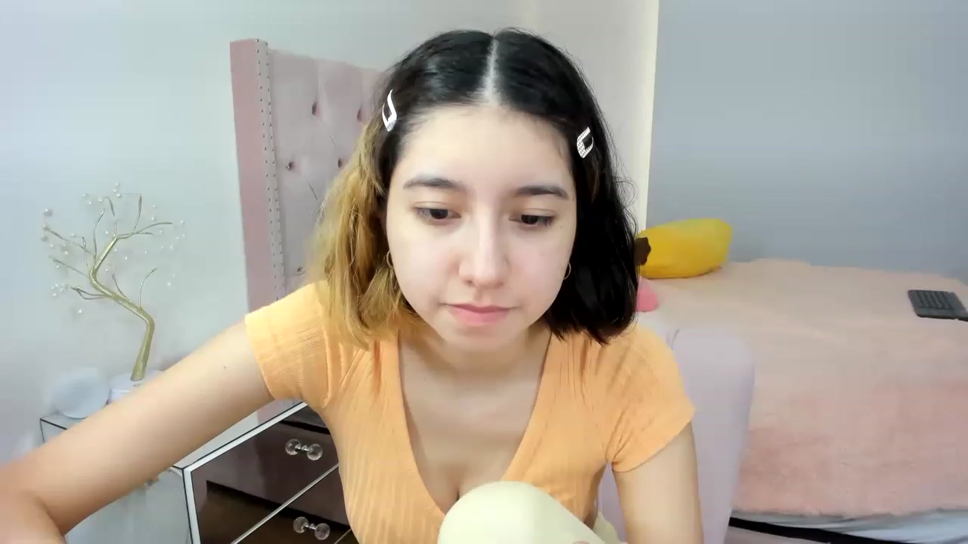 Gallery image thumbnail from Cherrycute666's myfreecams stream on, 11/20/2022, 15:31 image 6 of 20