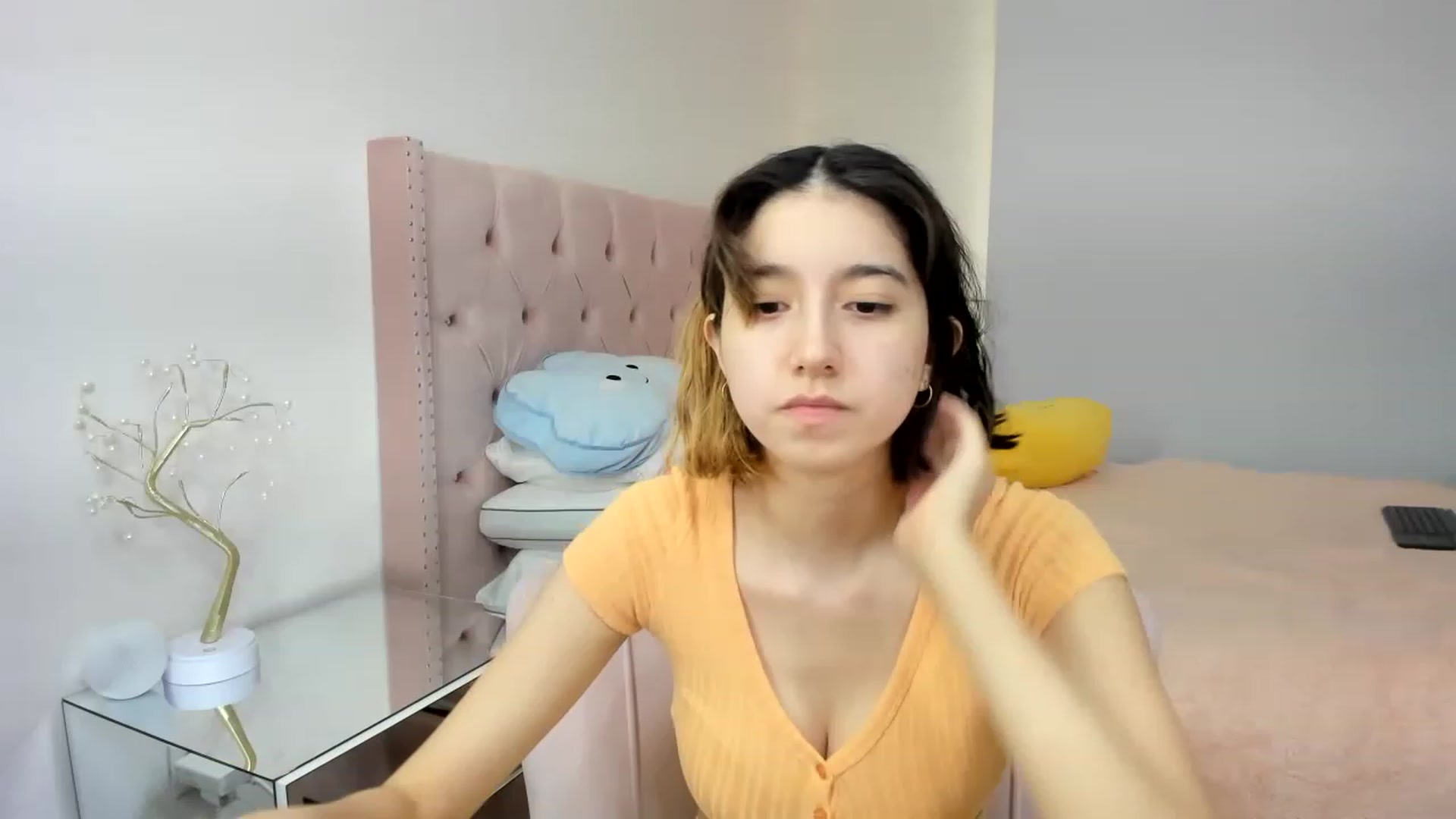 Gallery image thumbnail from Cherrycute666's myfreecams stream on, 11/20/2022, 15:31 image 1 of 20