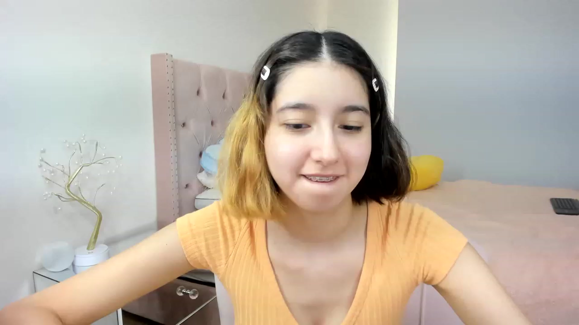Gallery image thumbnail from Cherrycute666's myfreecams stream on, 11/20/2022, 15:31 image 17 of 20