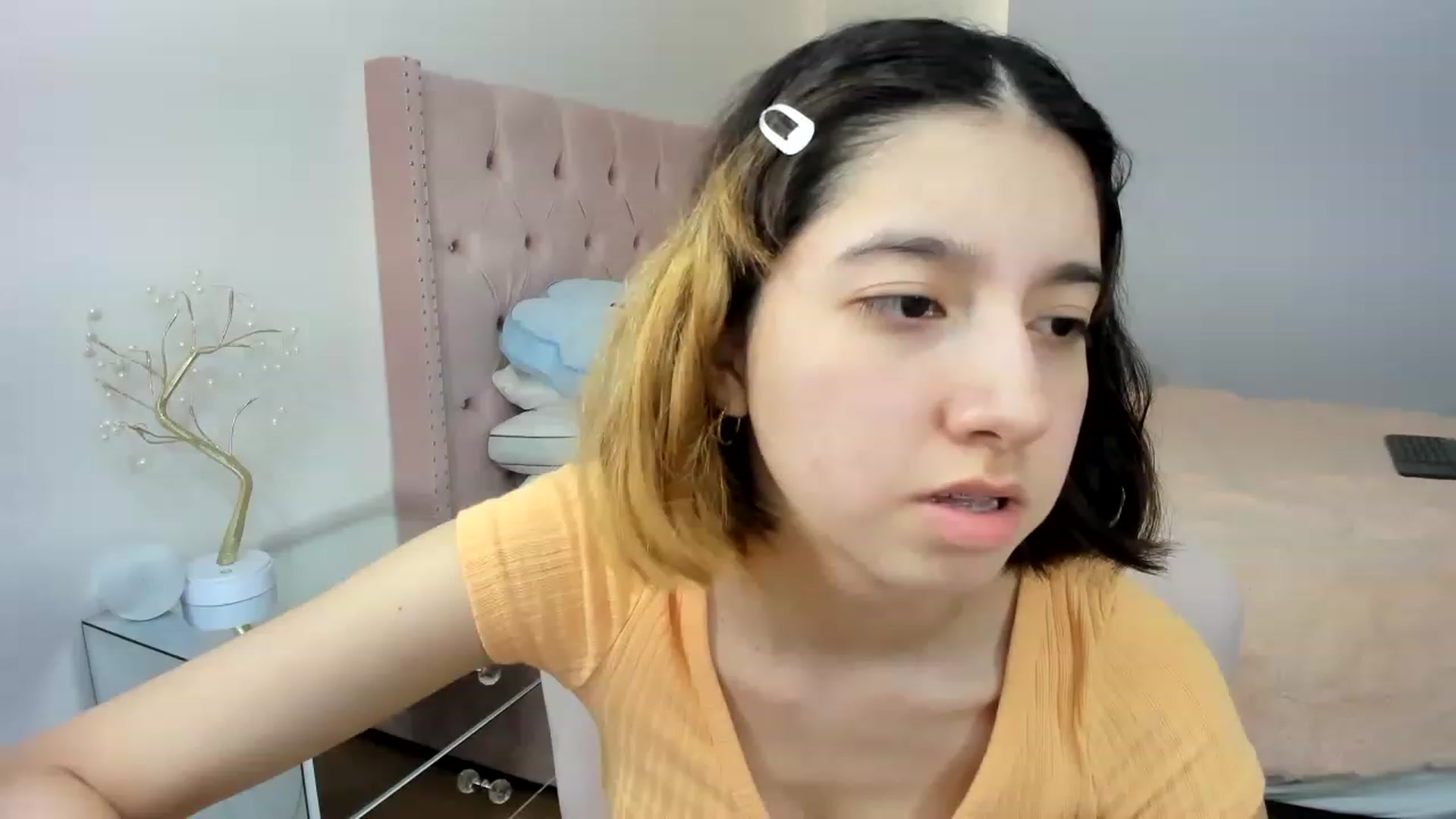 Gallery image thumbnail from Cherrycute666's myfreecams stream on, 11/20/2022, 15:31 image 10 of 20