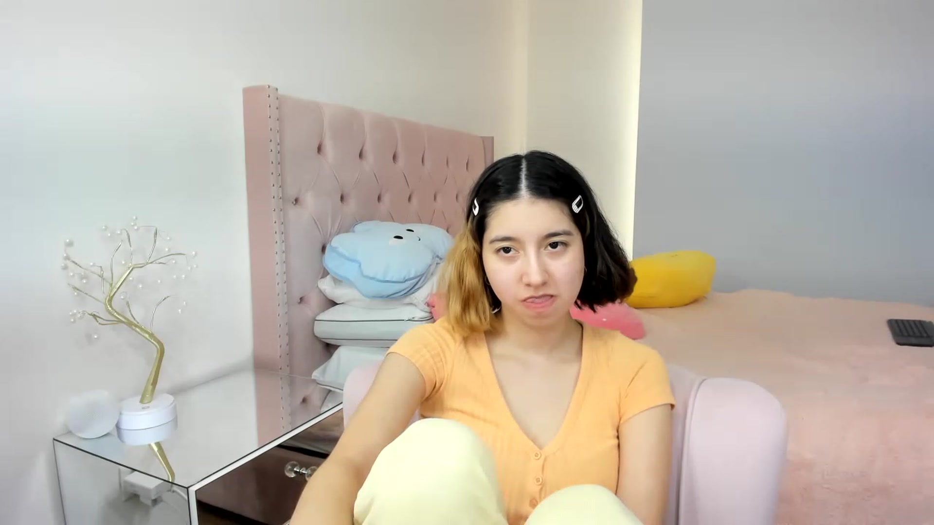 Gallery image thumbnail from Cherrycute666's myfreecams stream on, 11/20/2022, 15:31 image 16 of 20
