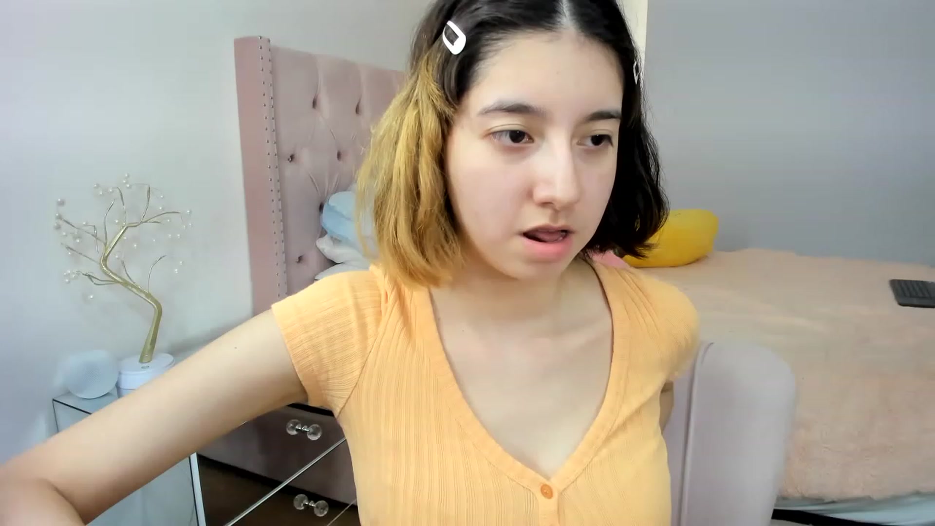 Gallery image thumbnail from Cherrycute666's myfreecams stream on, 11/20/2022, 15:31 image 11 of 20