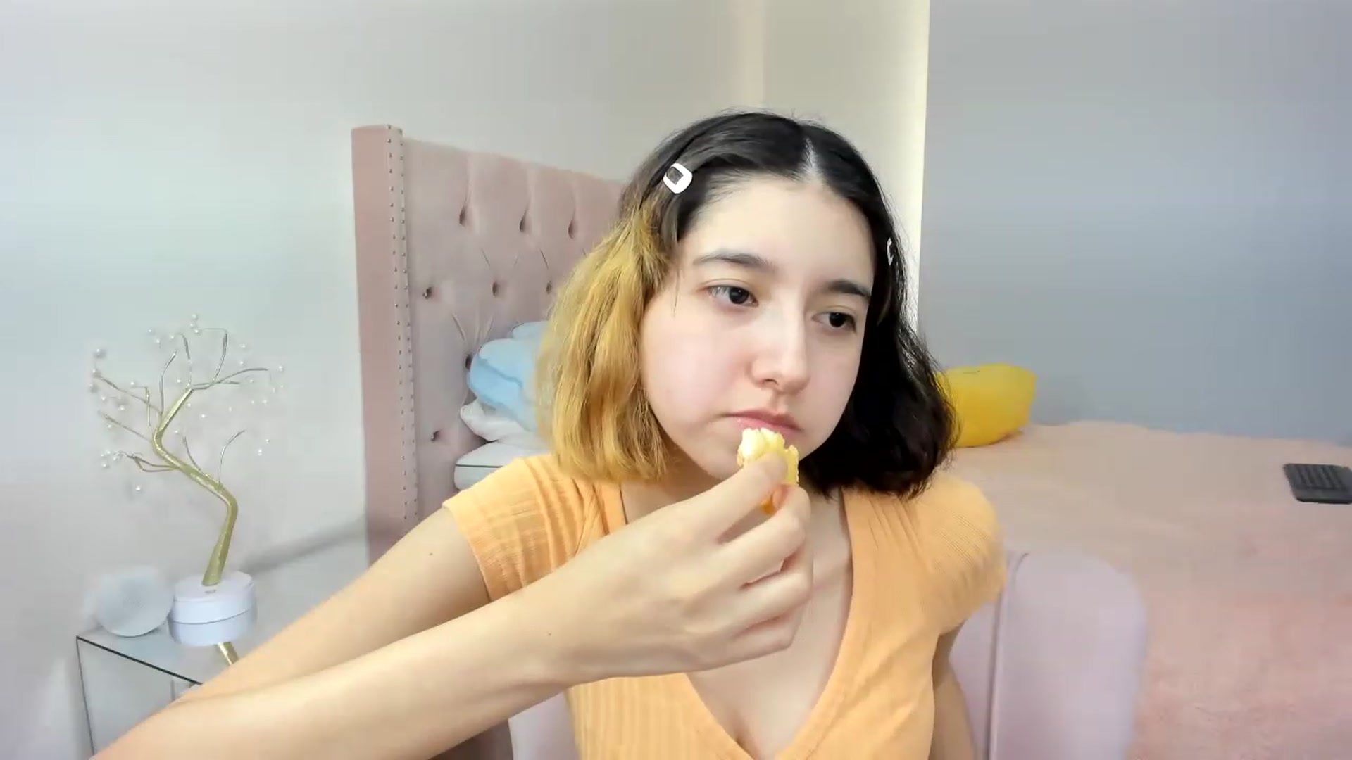 Gallery image thumbnail from Cherrycute666's myfreecams stream on, 11/20/2022, 15:31 image 14 of 20