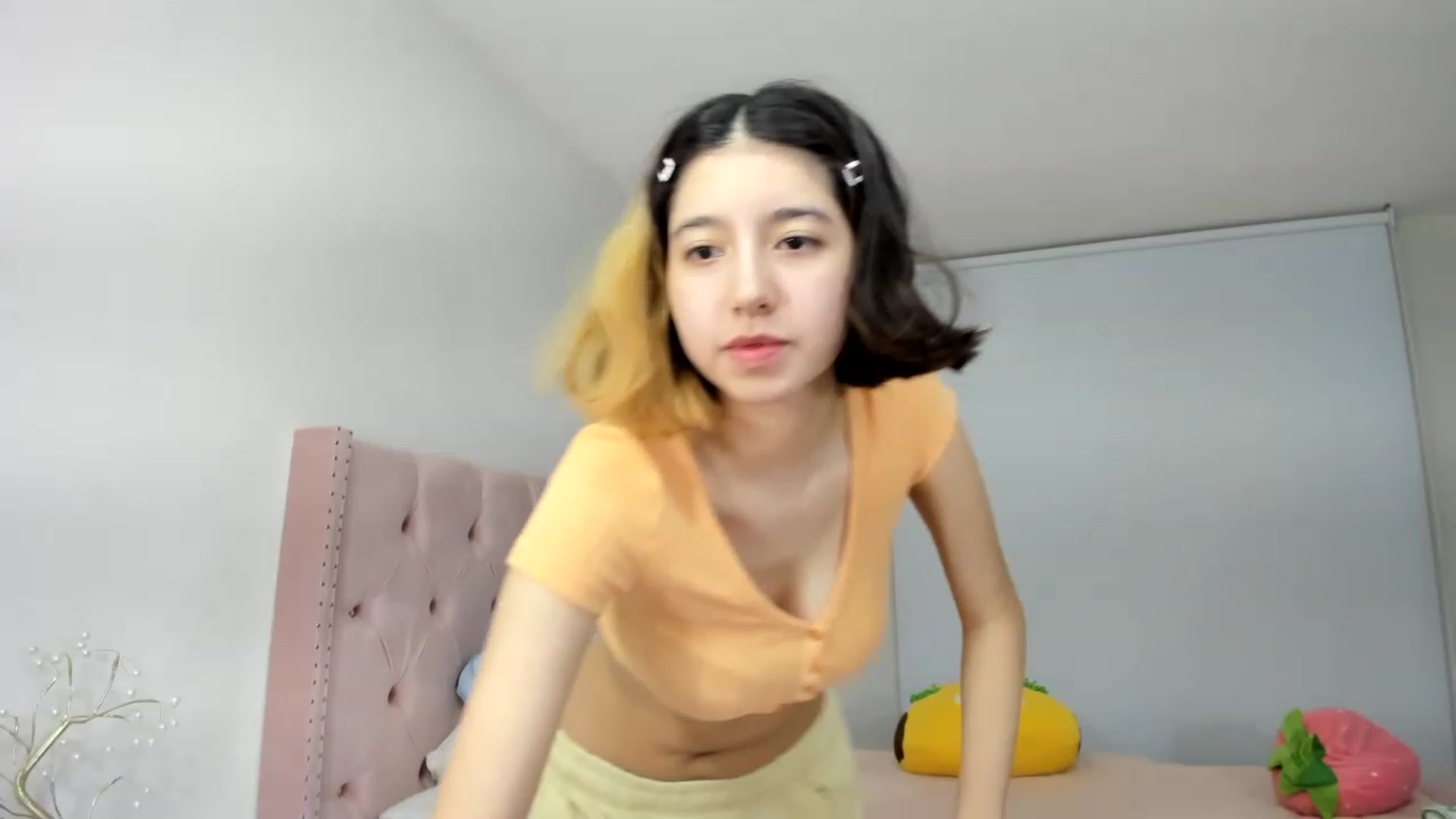 Gallery image thumbnail from Cherrycute666's myfreecams stream on, 11/21/2022, 01:04 image 5 of 20