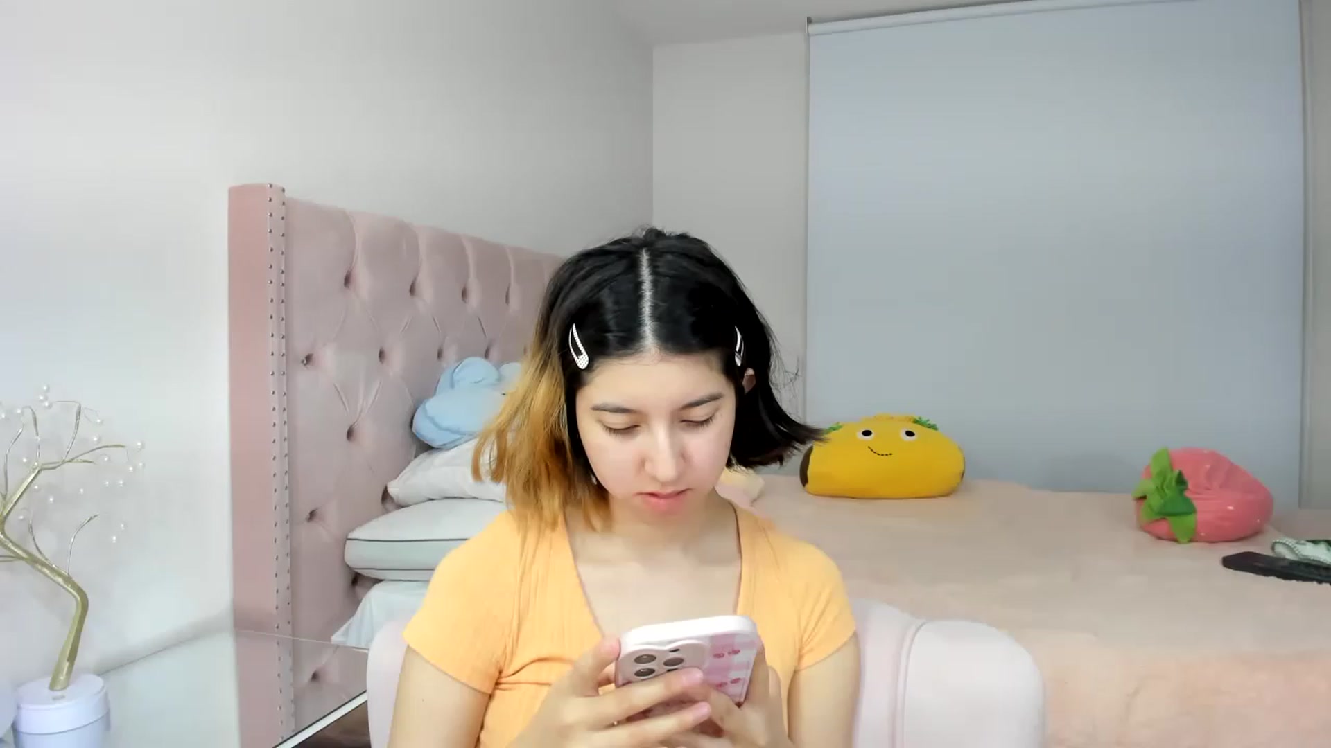 Gallery image thumbnail from Cherrycute666's myfreecams stream on, 11/21/2022, 01:04 image 13 of 20