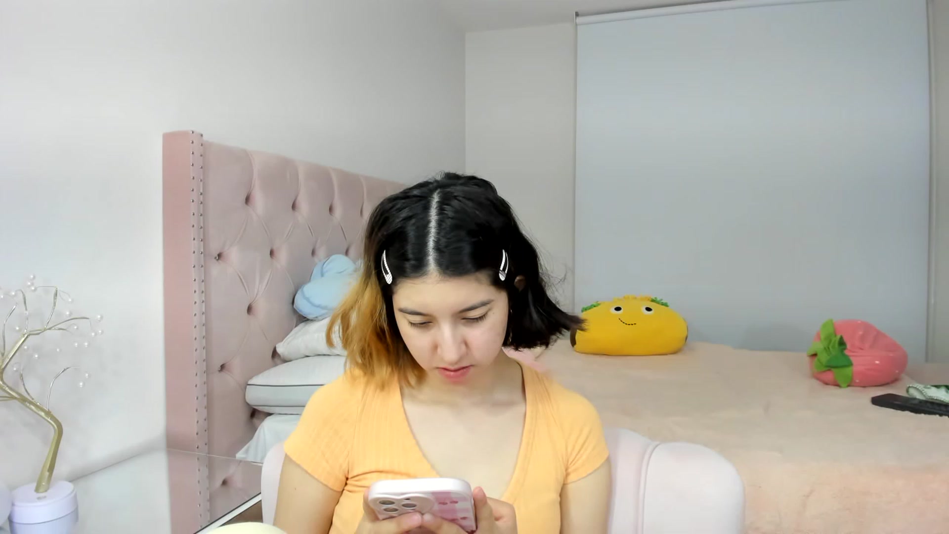 Gallery image thumbnail from Cherrycute666's myfreecams stream on, 11/21/2022, 01:04 image 16 of 20