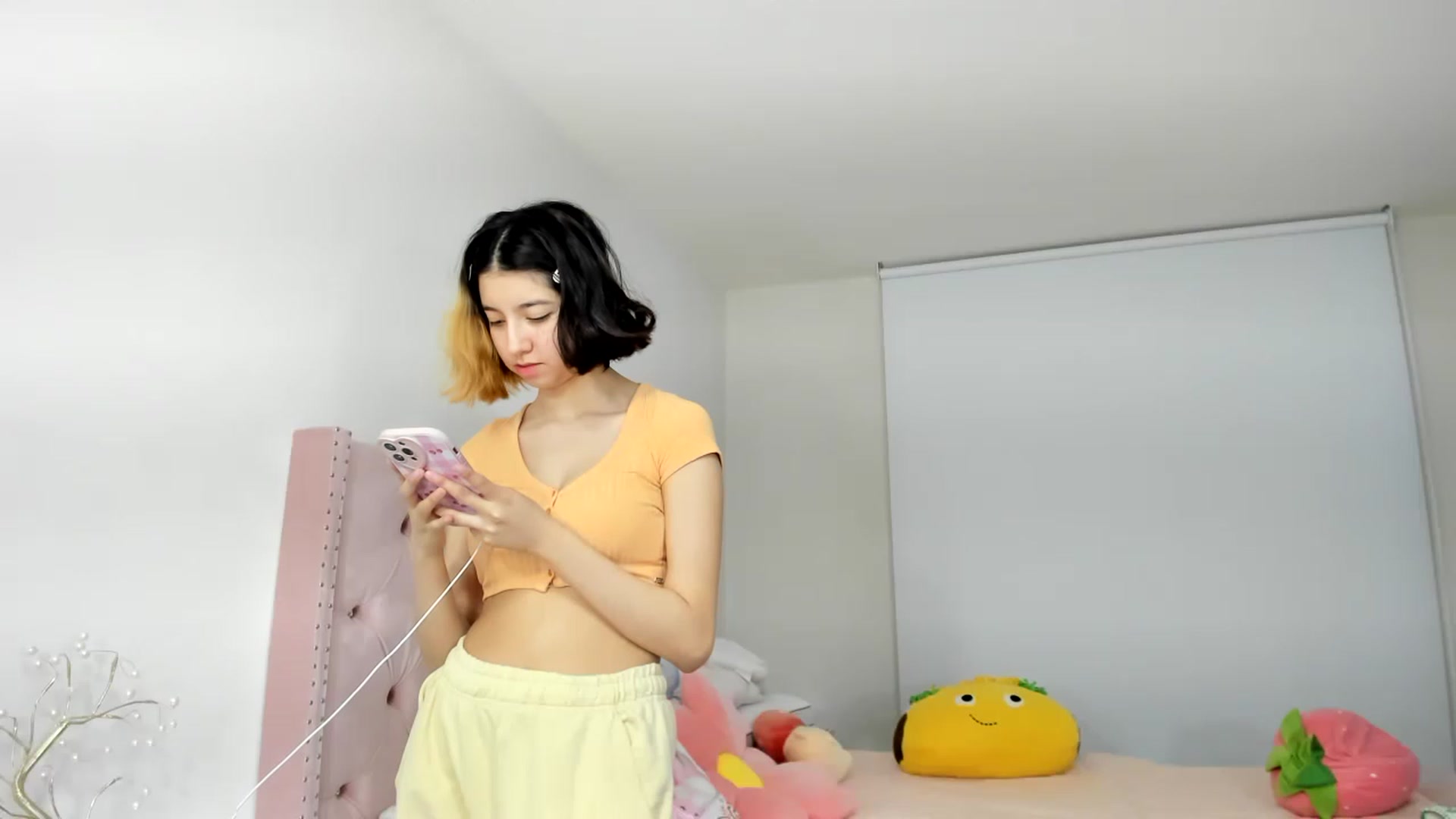 Gallery image thumbnail from Cherrycute666's myfreecams stream on, 11/21/2022, 01:04 image 8 of 20