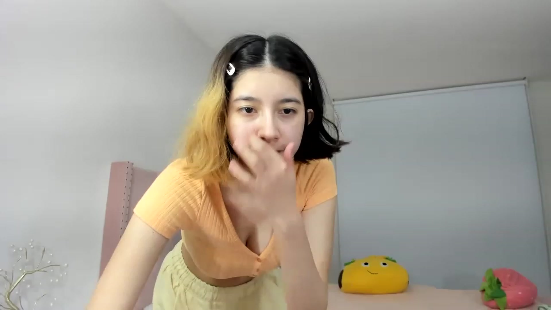 Gallery image thumbnail from Cherrycute666's myfreecams stream on, 11/21/2022, 01:04 image 6 of 20
