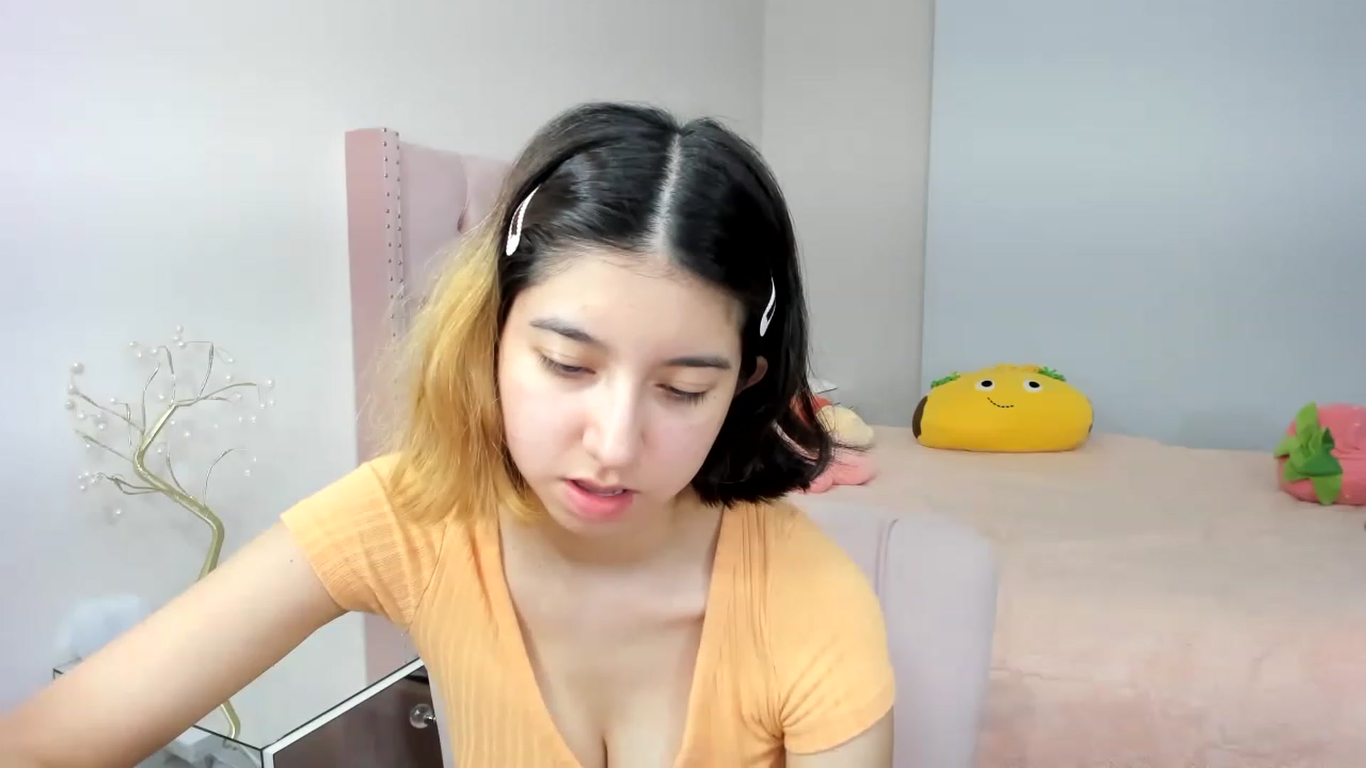 Gallery image thumbnail from Cherrycute666's myfreecams stream on, 11/21/2022, 04:04 image 3 of 20