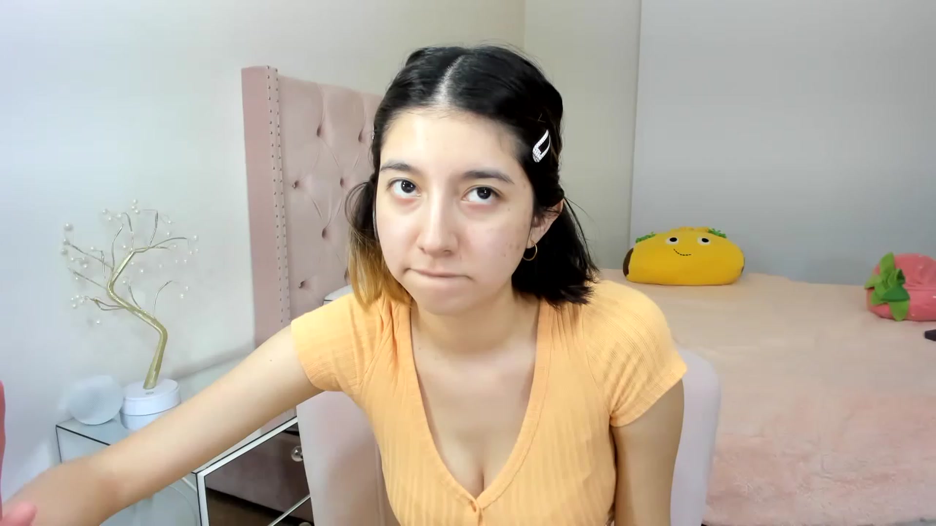 Gallery image thumbnail from Cherrycute666's myfreecams stream on, 11/21/2022, 07:53 image 6 of 20