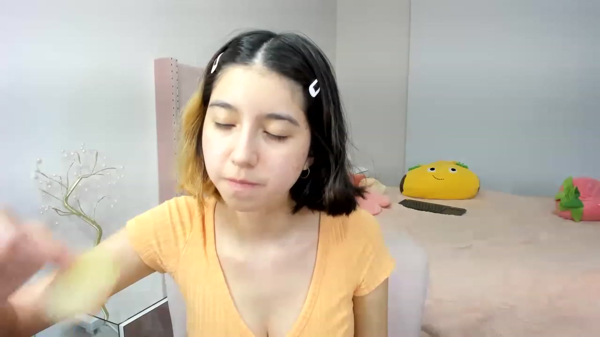 Gallery image thumbnail from Cherrycute666's myfreecams stream on, 11/21/2022, 07:53 image 17 of 20